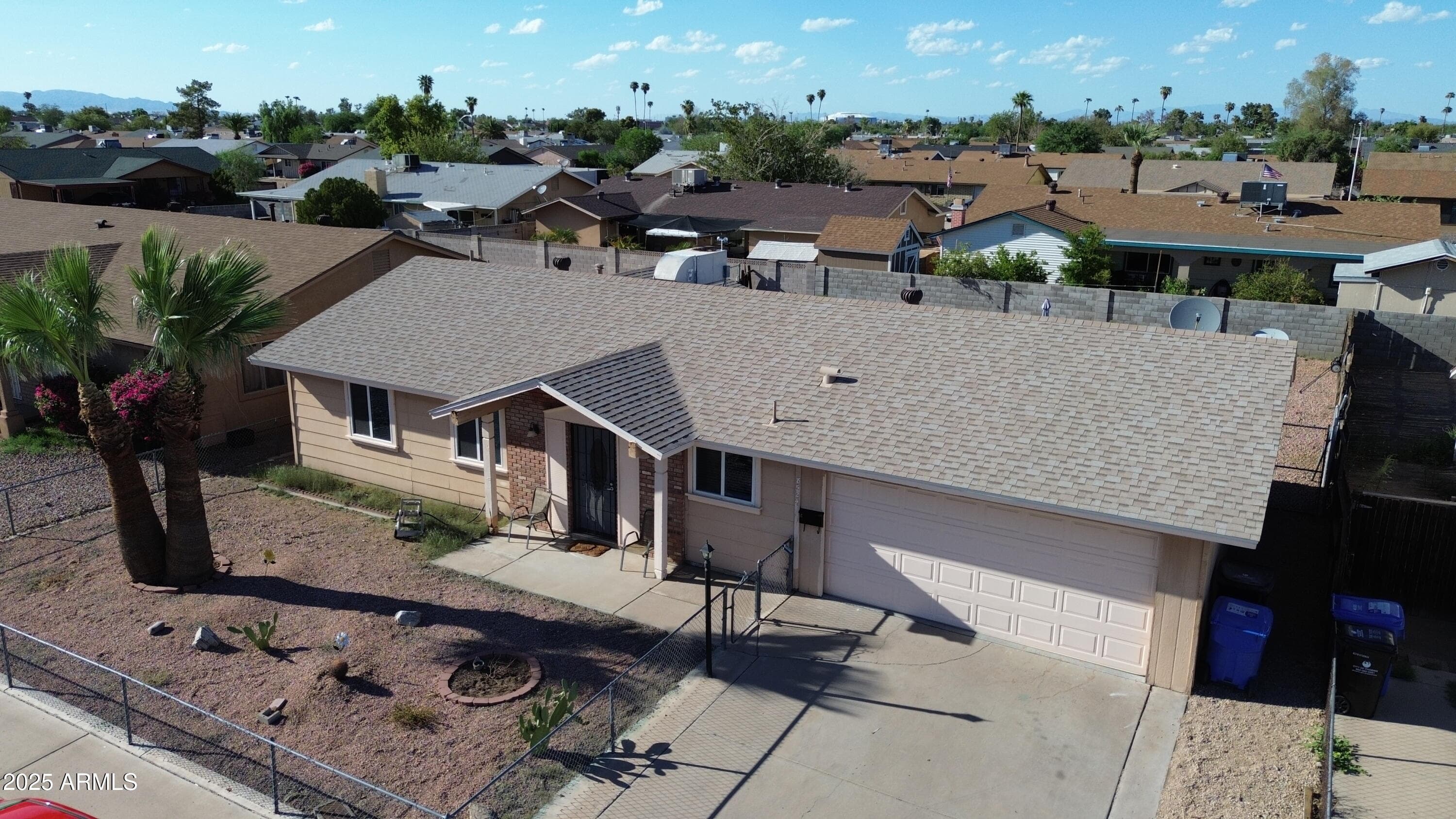 8524 W Weldon Ave — photo 2