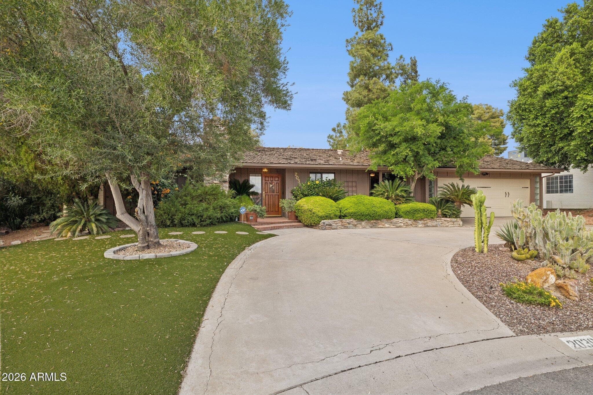 2038 E Solano Dr — photo 2