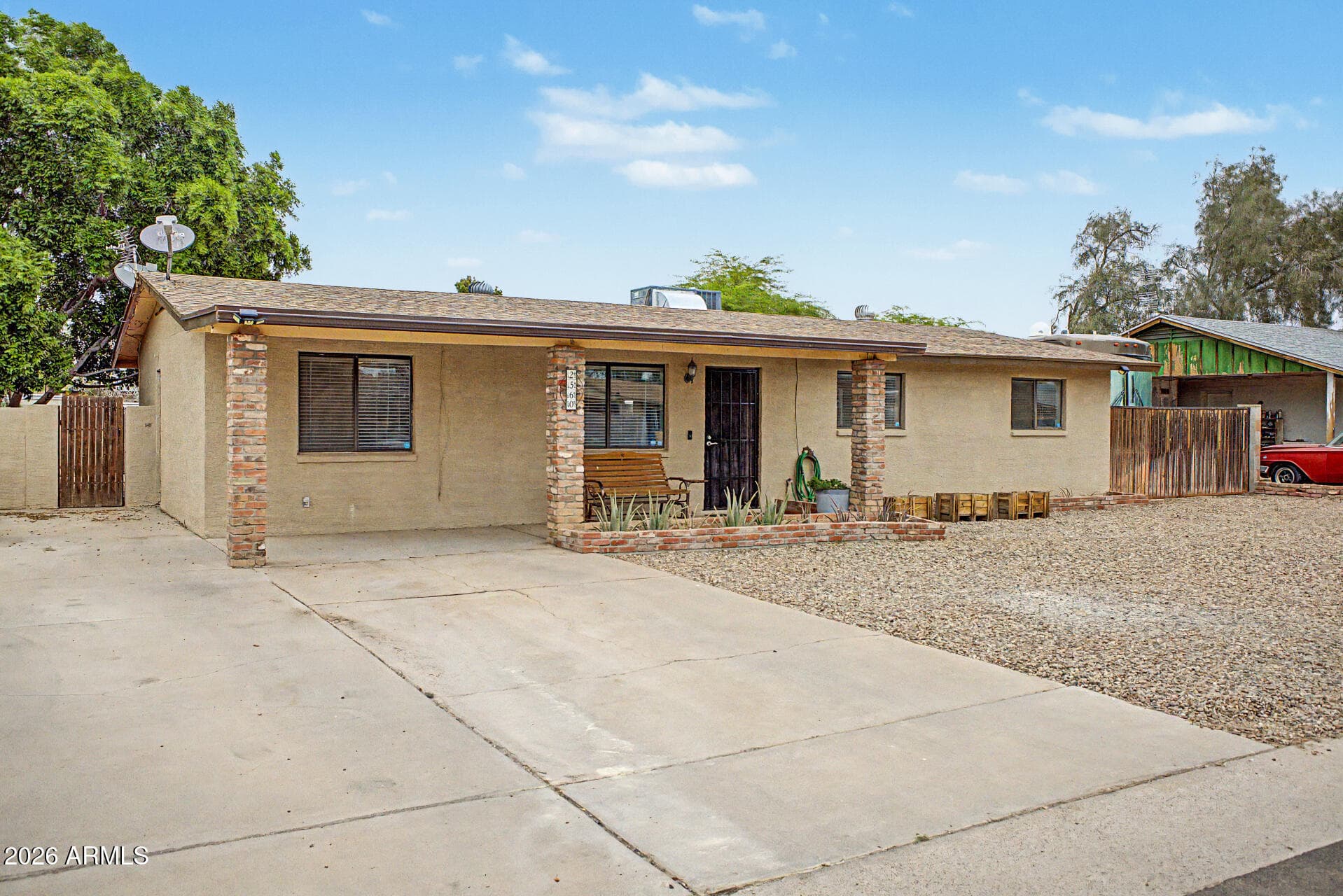 2560 W Gregory St — photo 2