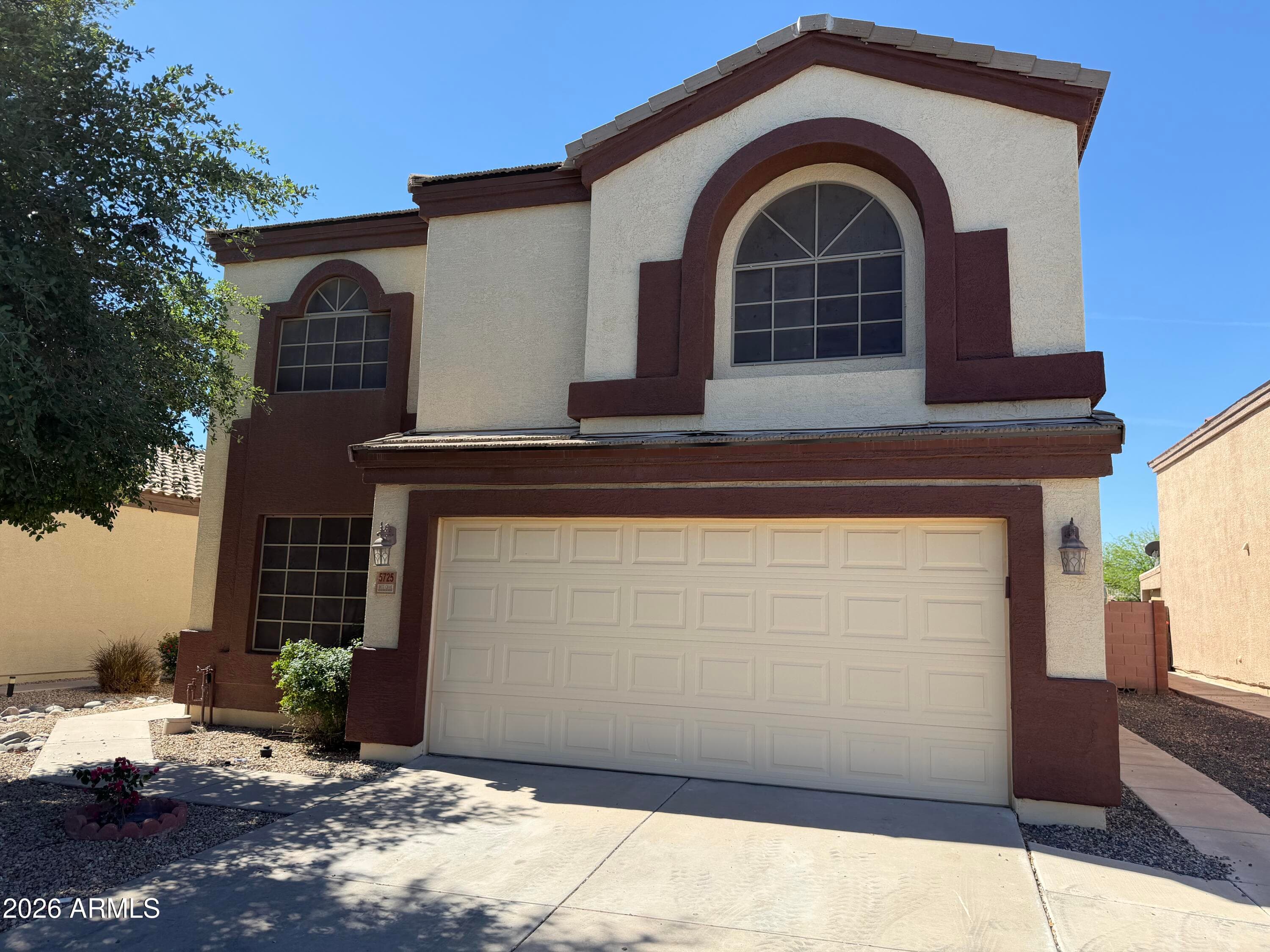 5725 E Good Pasture Ln — photo 1