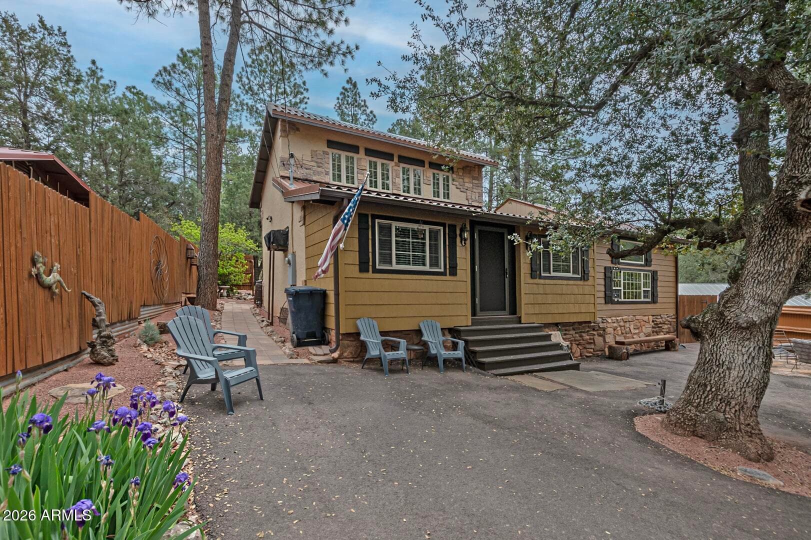 3183 N Pinewood Dr — photo 1