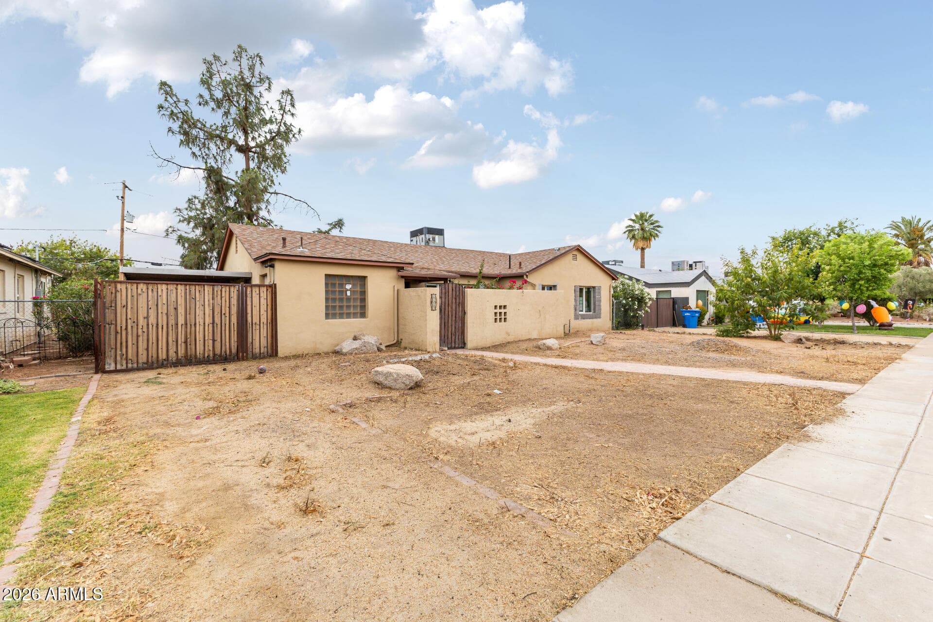 1423 E Coronado Rd — photo 2