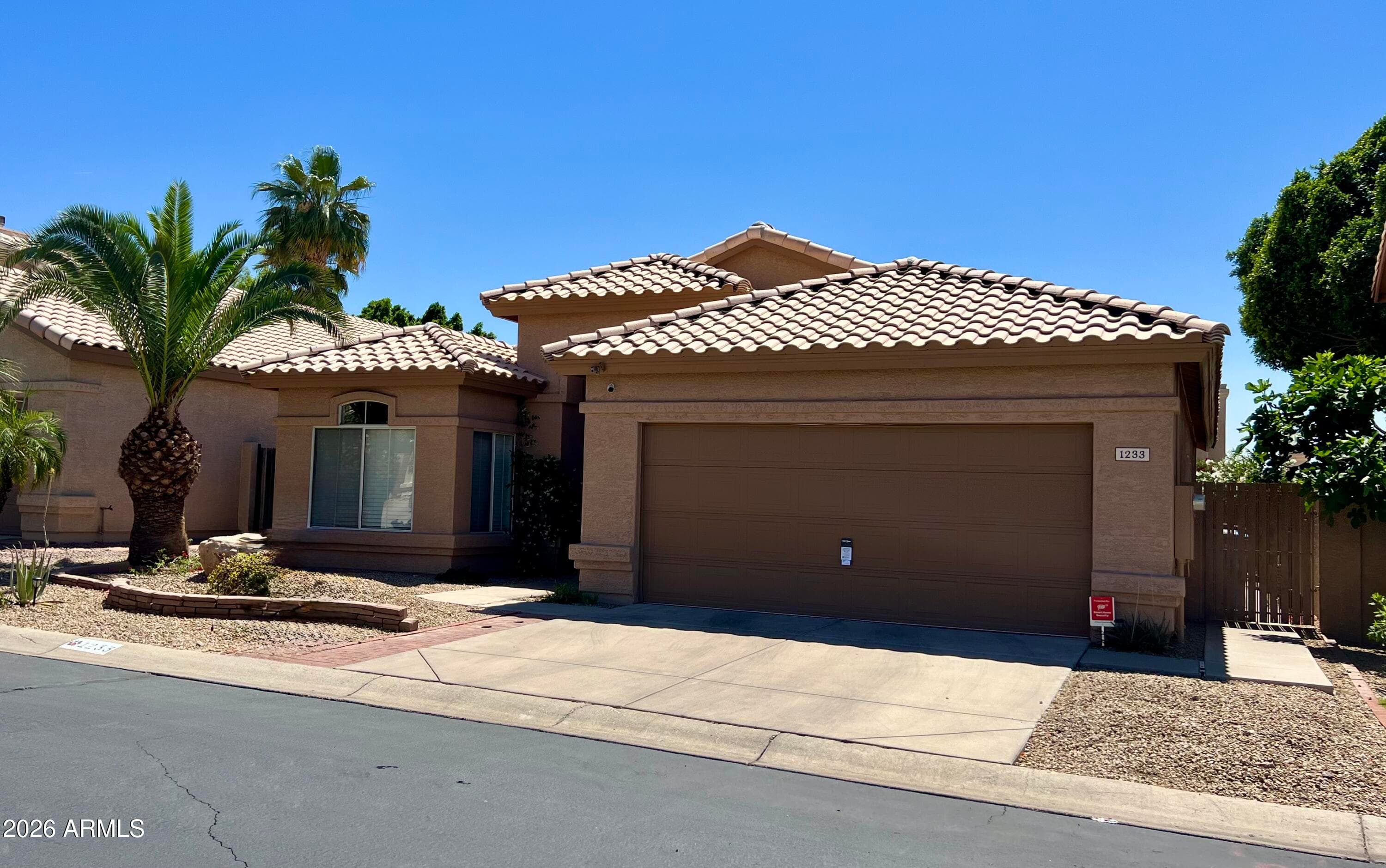 1233 E Redfield Rd — photo 2