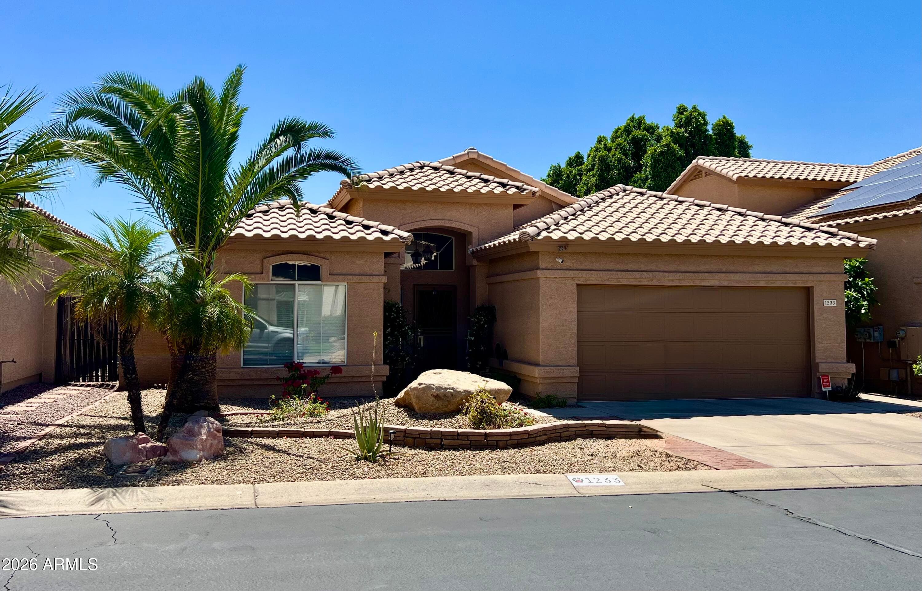 1233 E Redfield Rd — photo 1