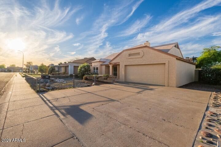 8814 W Coolidge St — photo 2