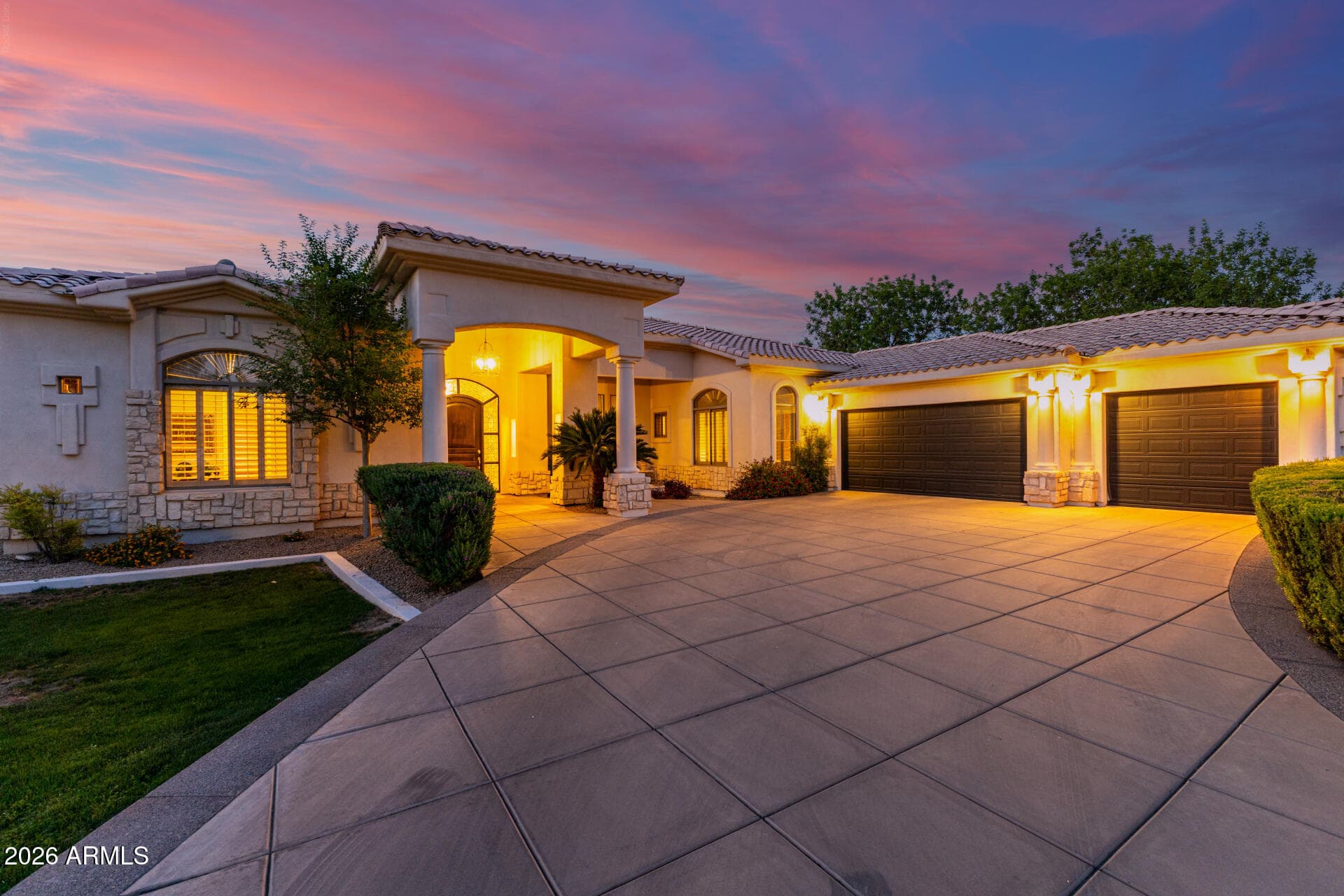 8204 S Homestead Ln — photo 1