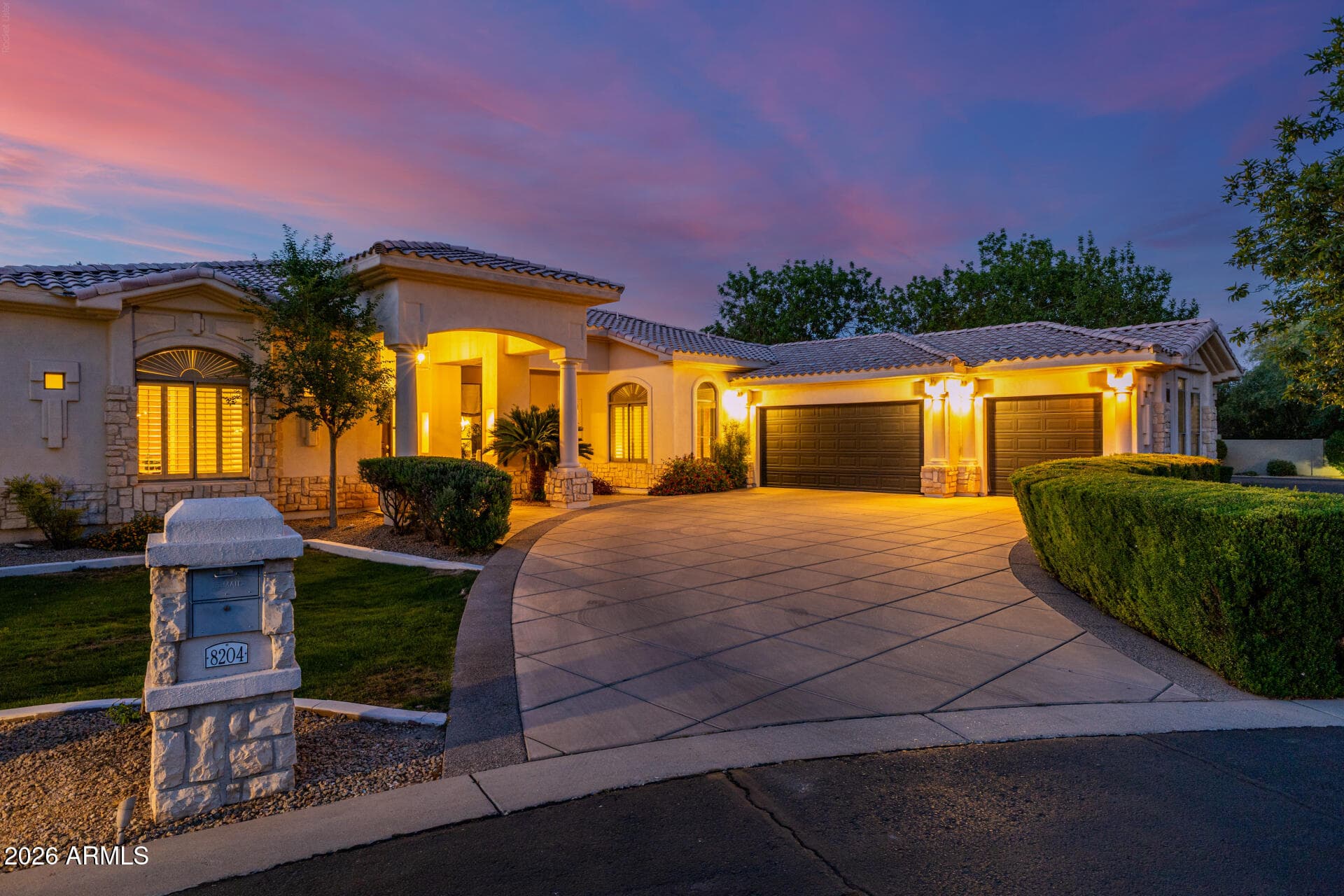 8204 S Homestead Ln — photo 2
