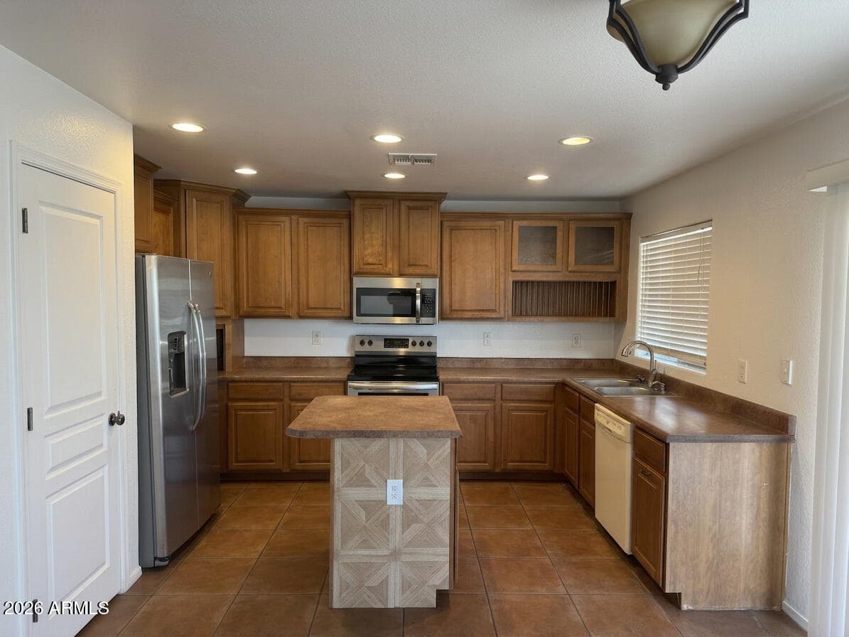 658 E Christopher St — photo 2