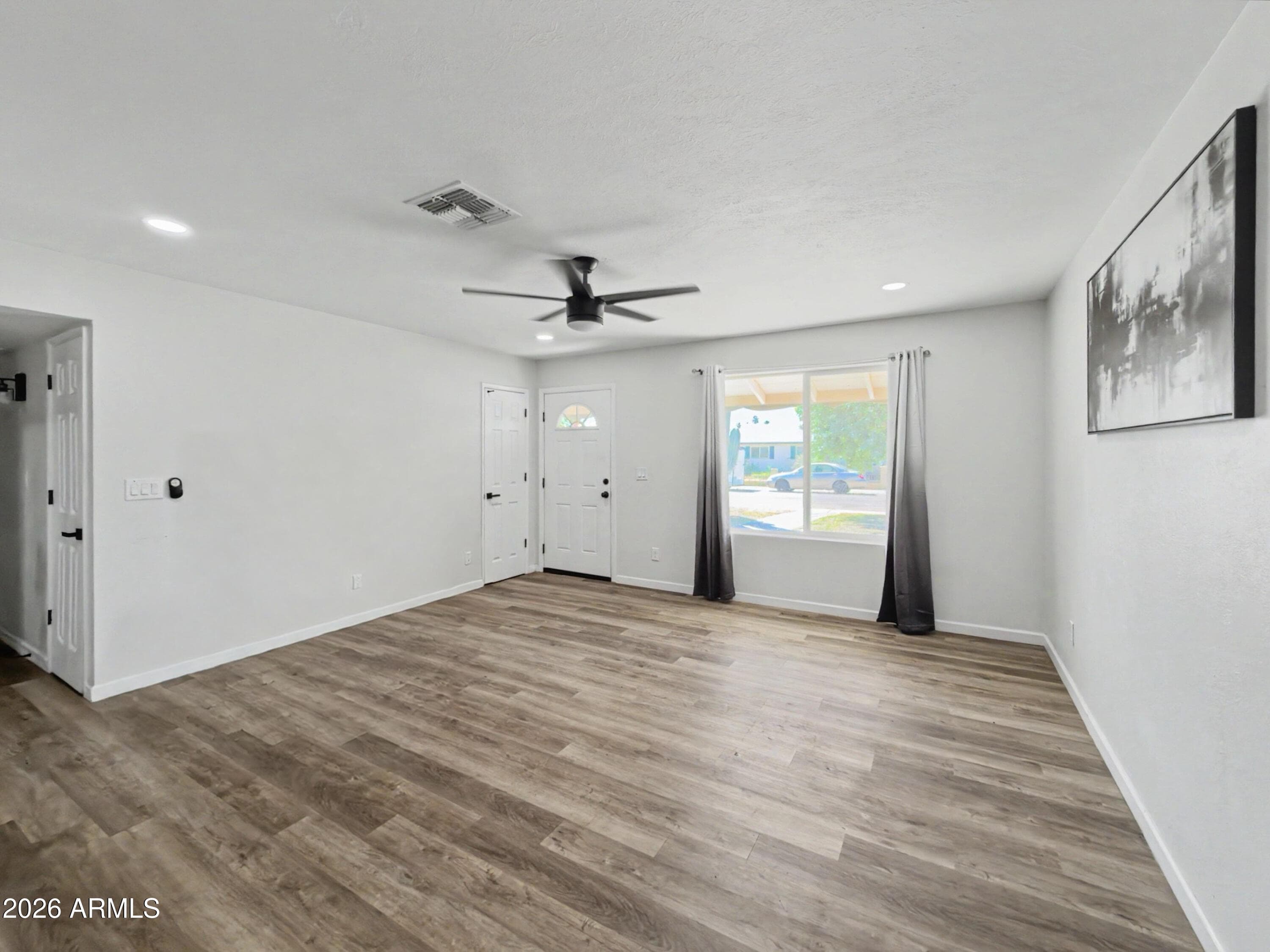 1542 W 5th Pl — photo 2