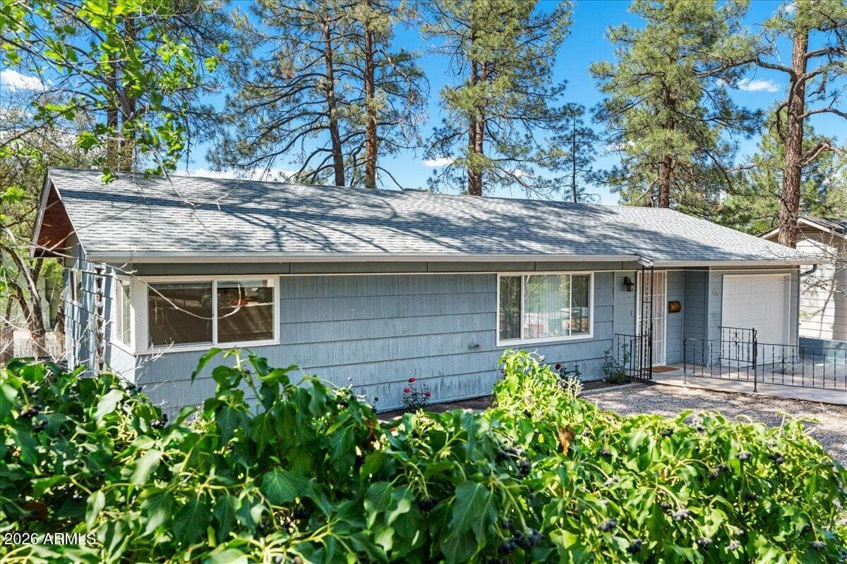 206 Hidden Dr — photo 1