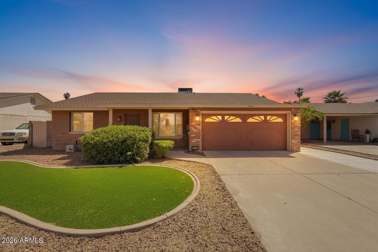 2407 E Hermosa Dr — photo 1