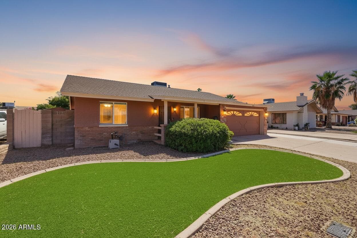 2407 E Hermosa Dr — photo 2