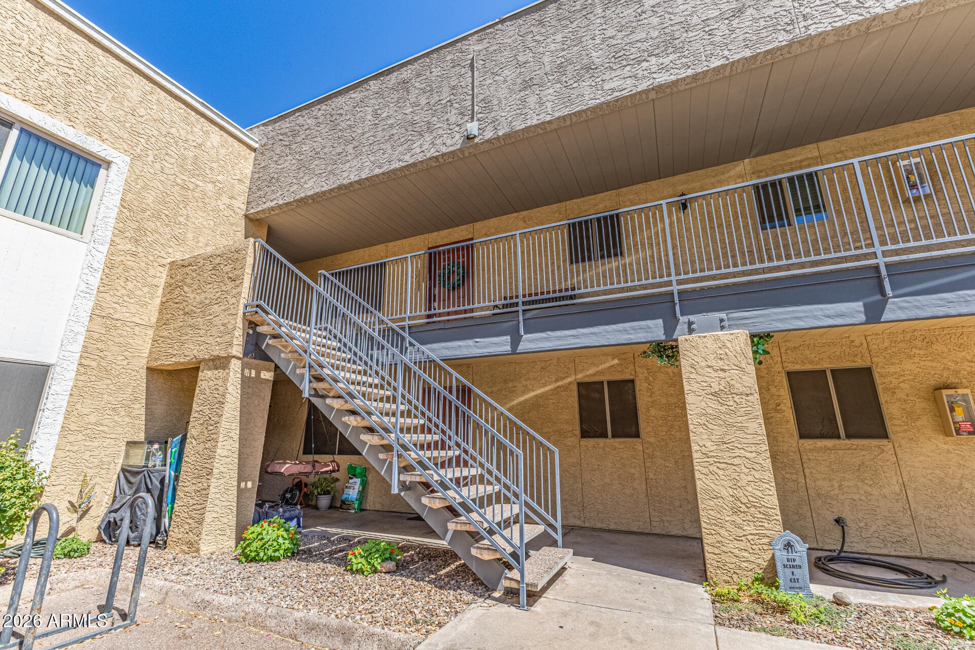1014 E SPENCE AVE - Photo 2