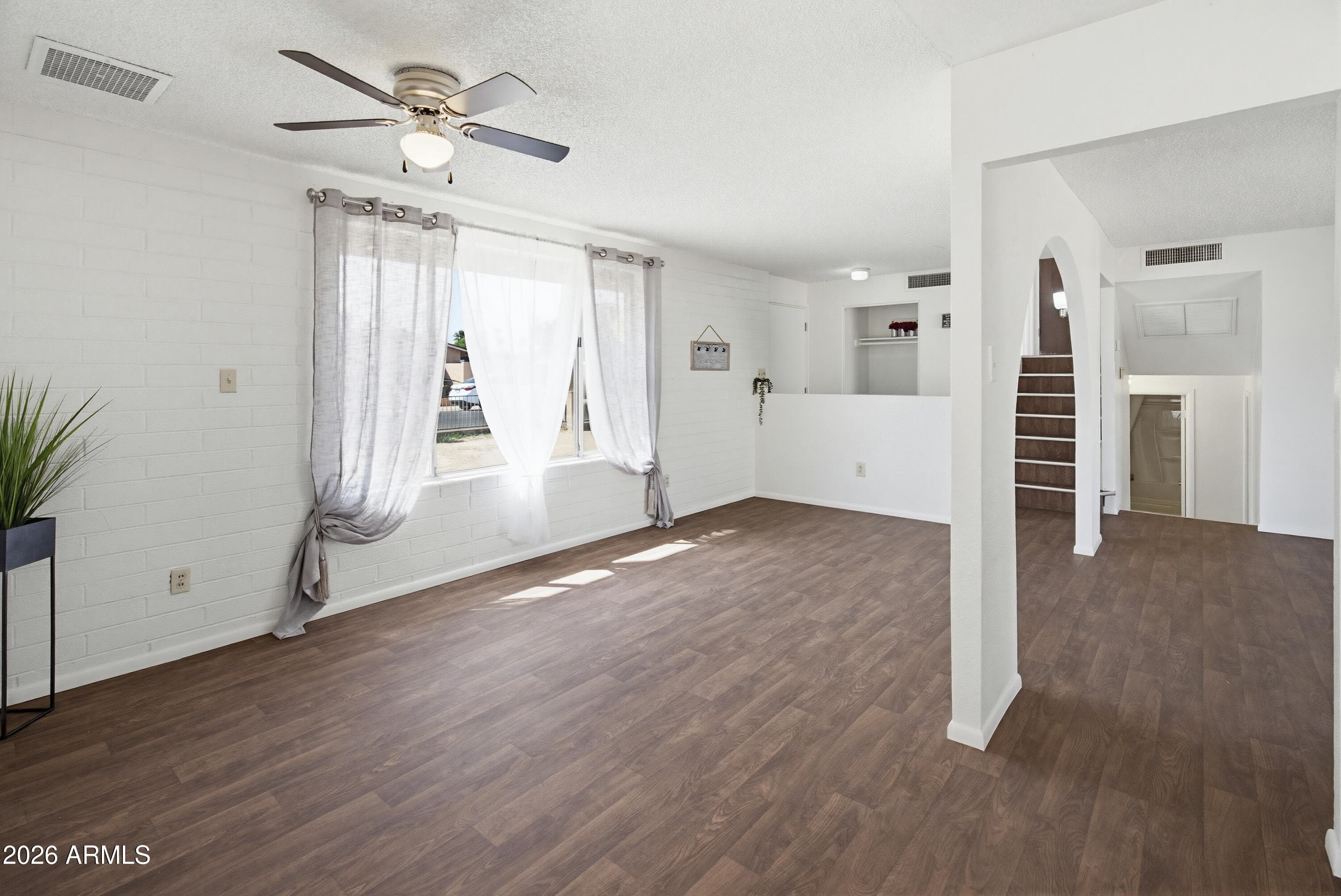 2621 N 47th Dr — photo 2