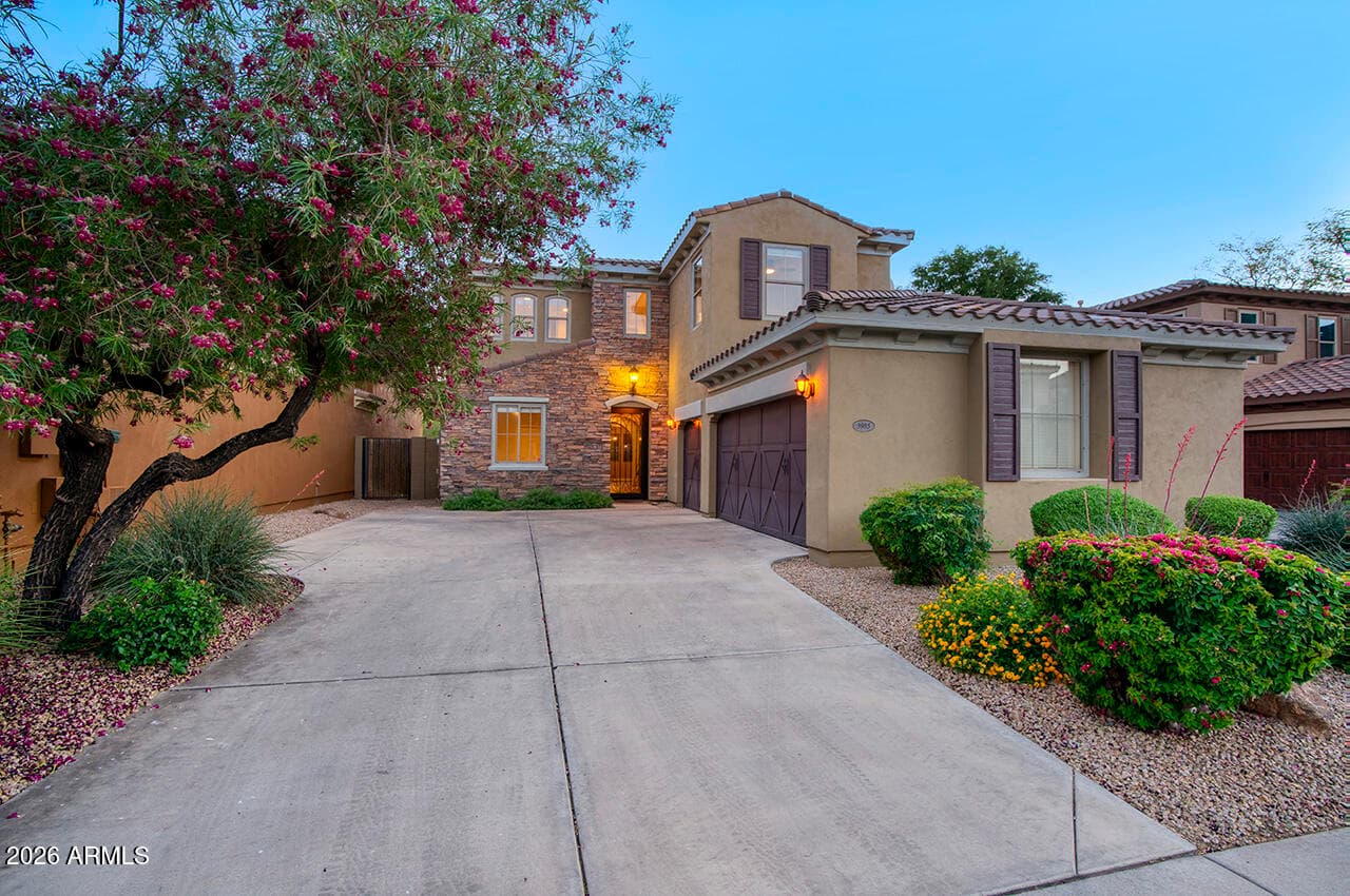 3985 E Hummingbird Ln — photo 1