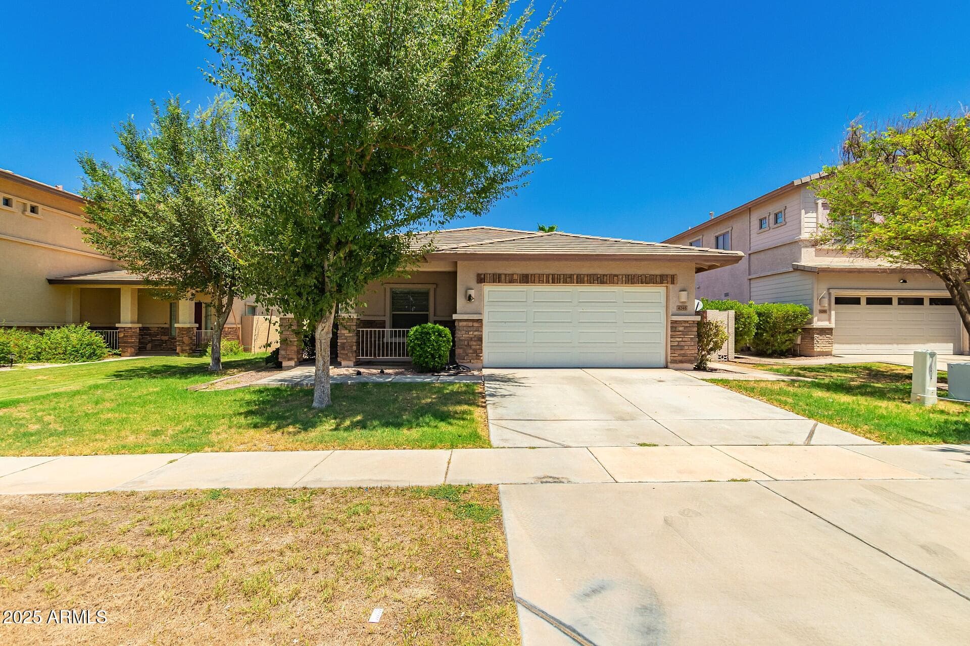 4246 E Cotton Ct — photo 2