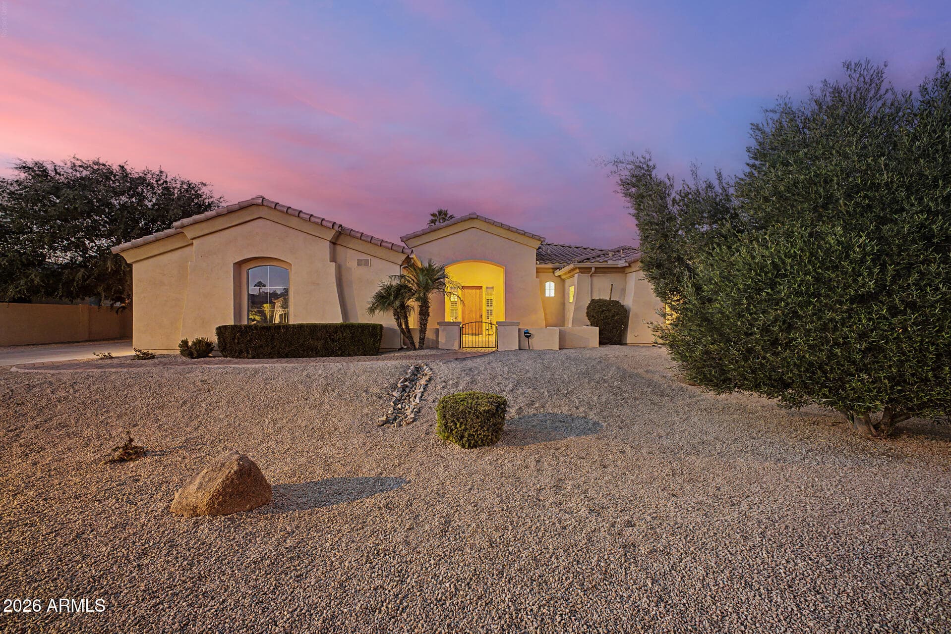 652 E Buena Vista Dr — photo 1