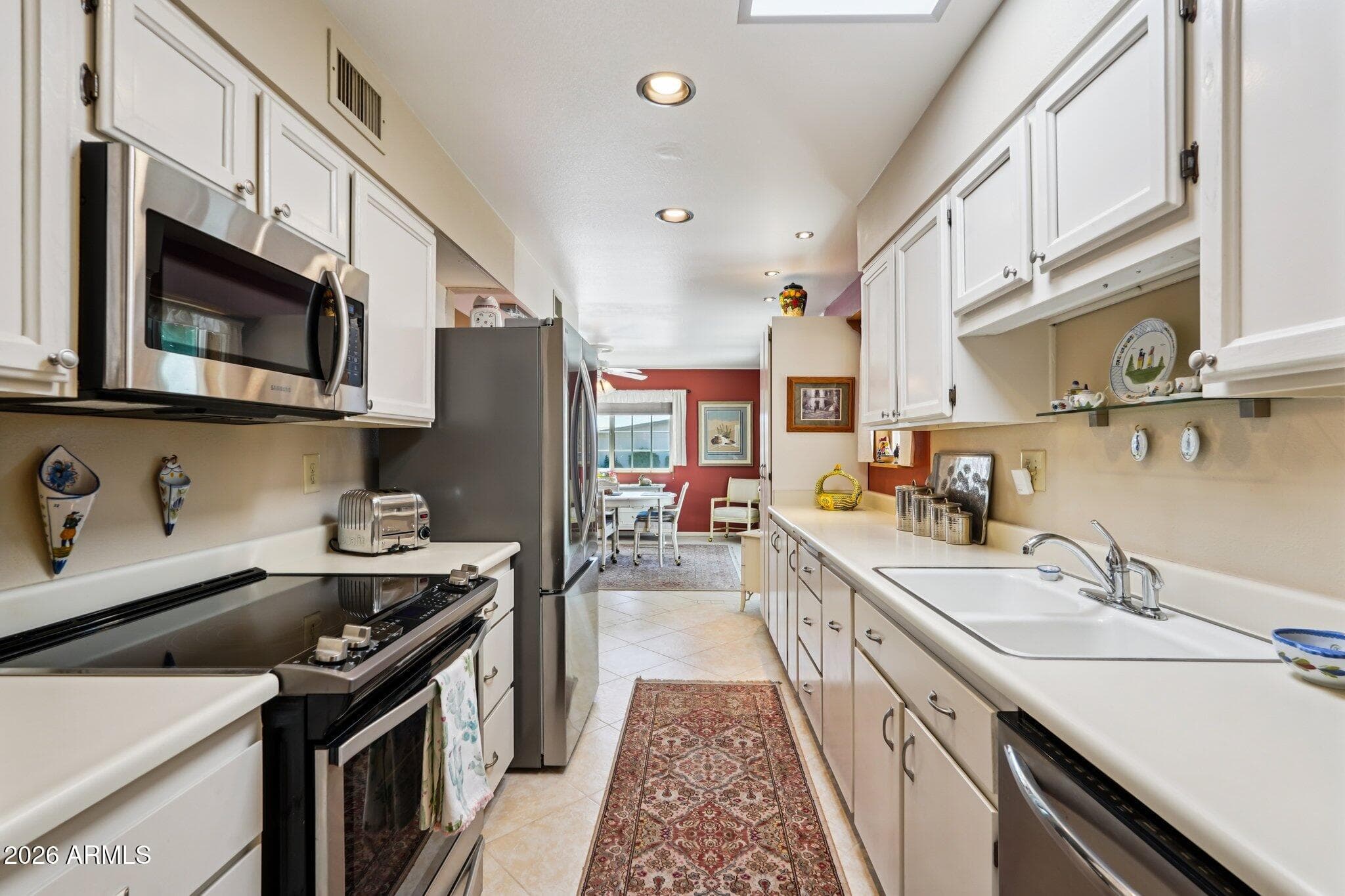 10526 W HIGHWOOD LN - Photo 1