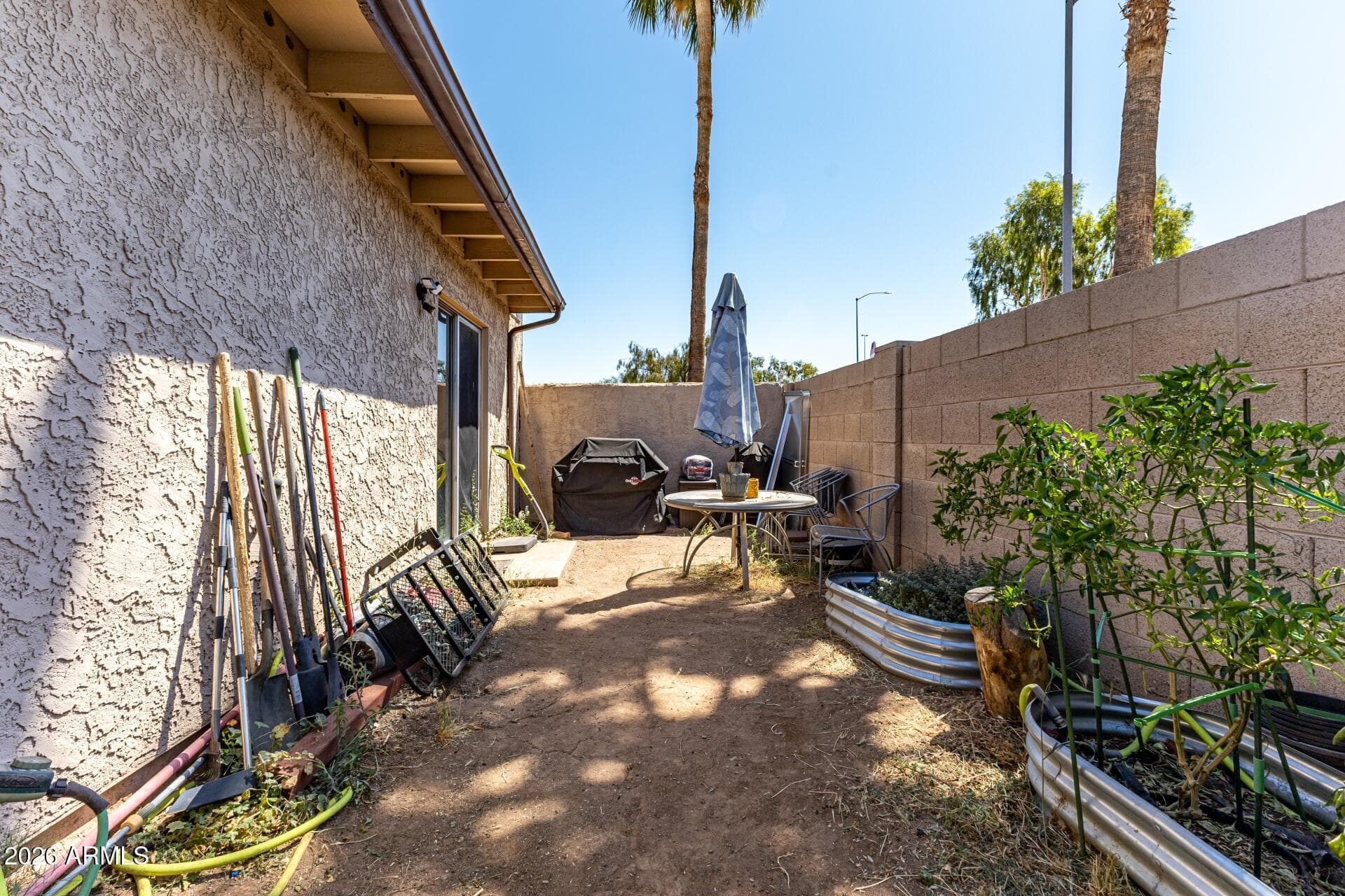2101 W Pontiac Dr — photo 14