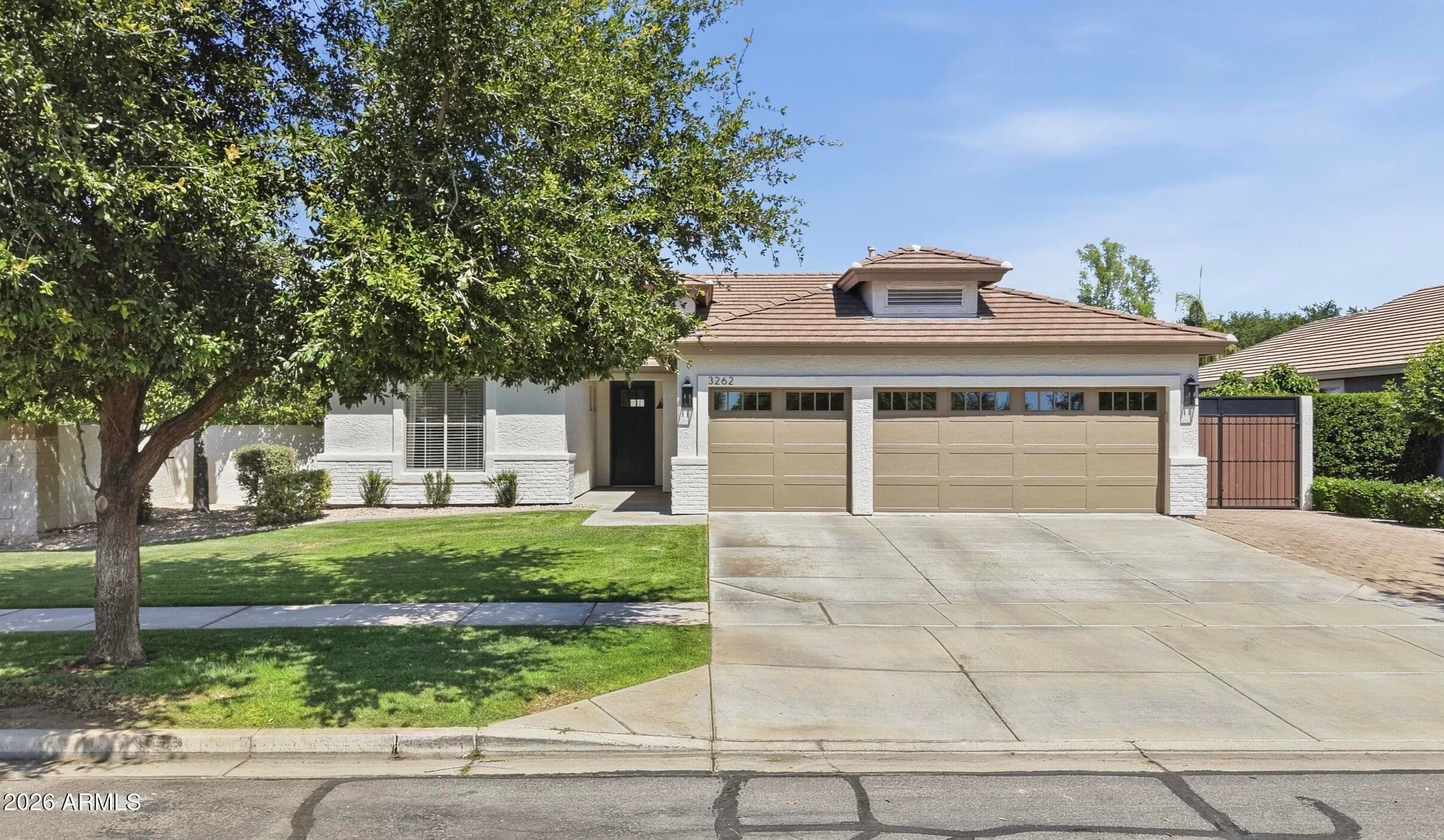 3262 E Cotton Ln — photo 2
