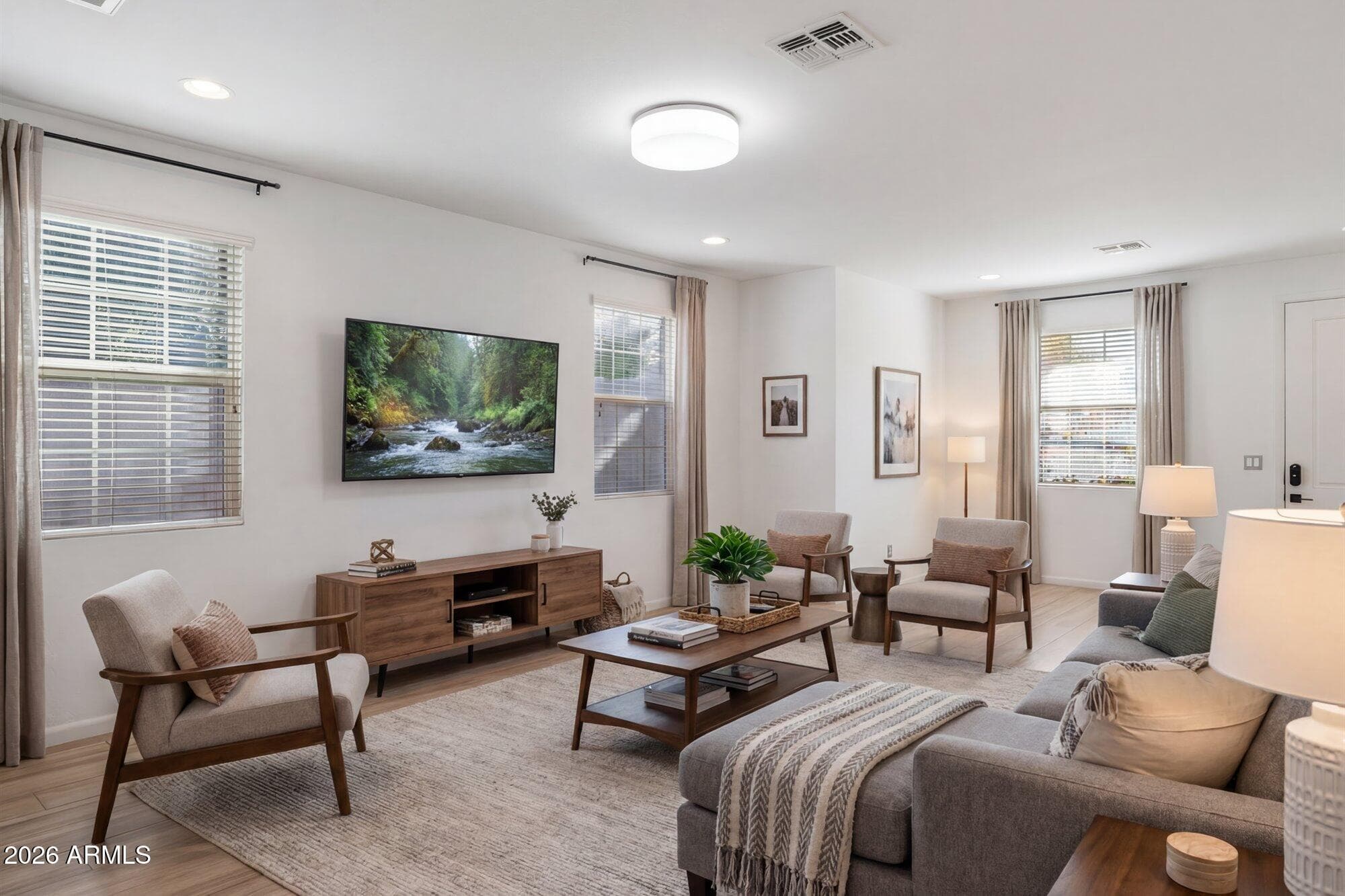 4024 E Oak St — photo 2