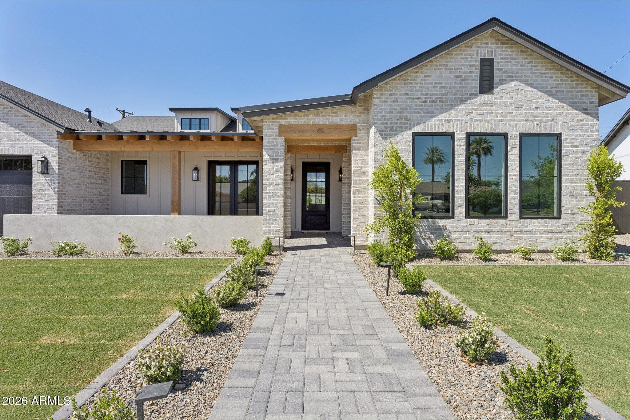 4206 E Whitton Ave — photo 2