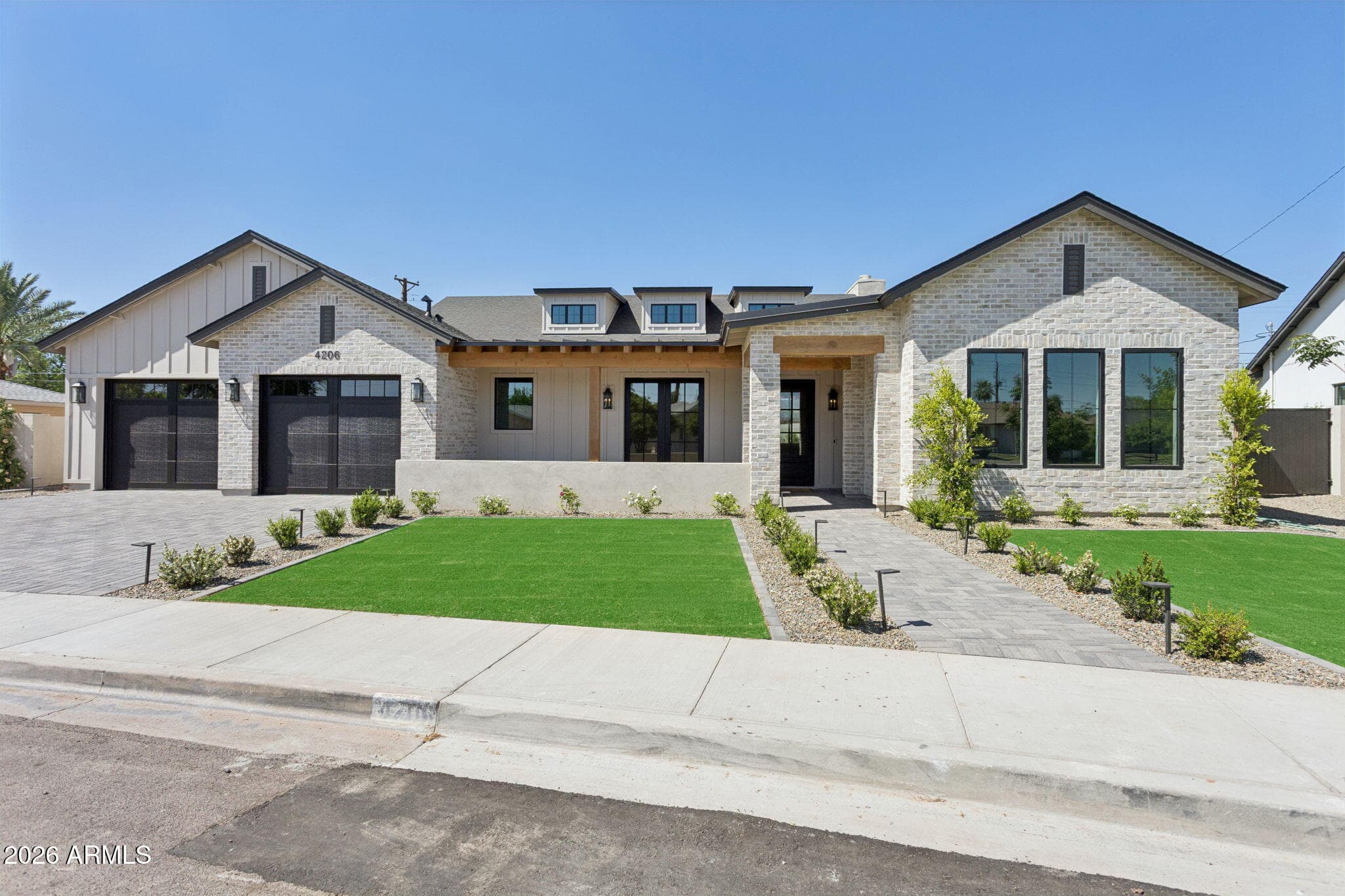 4206 E Whitton Ave — photo 1