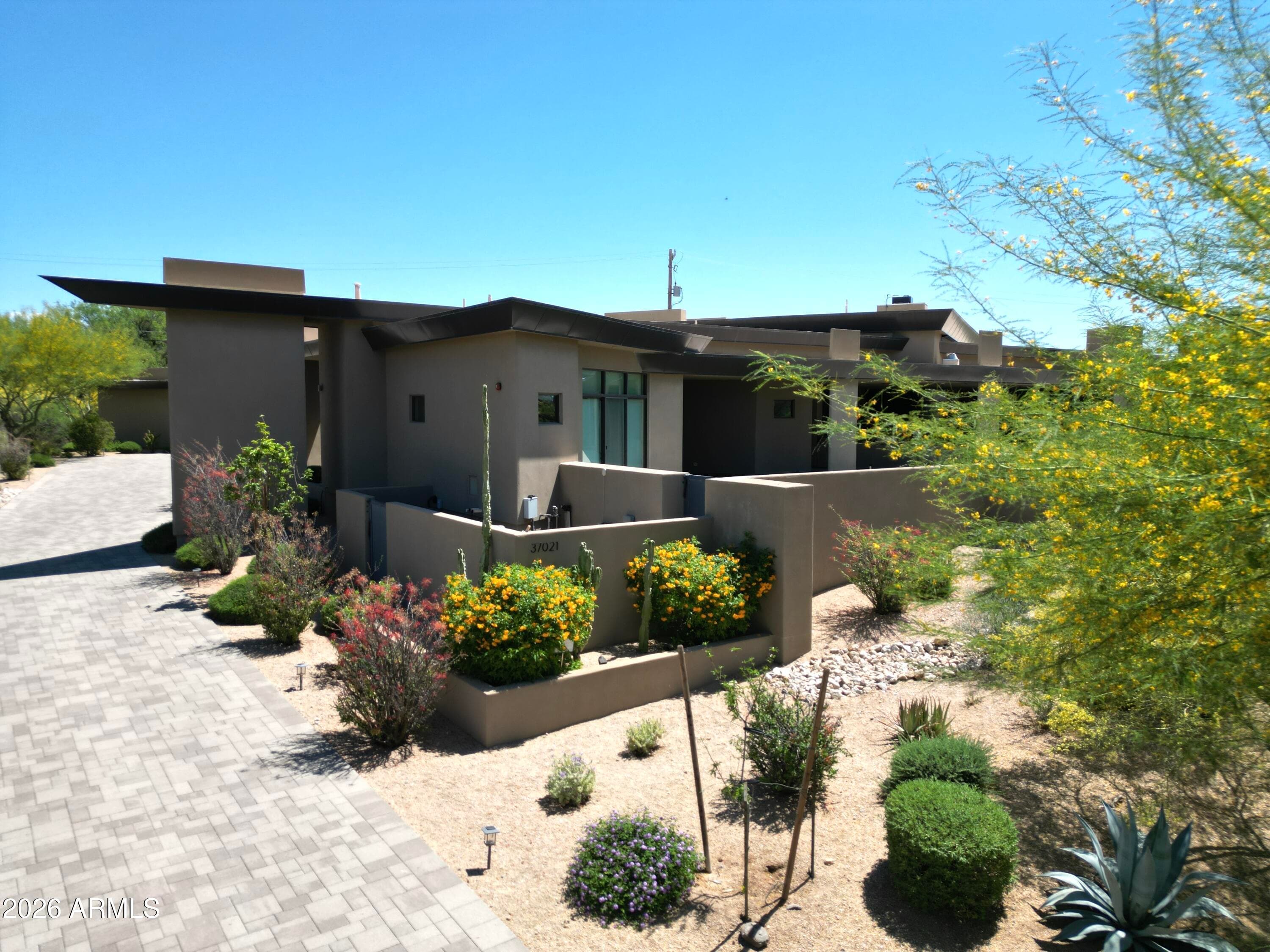 37021 N Holiday Ln — photo 1