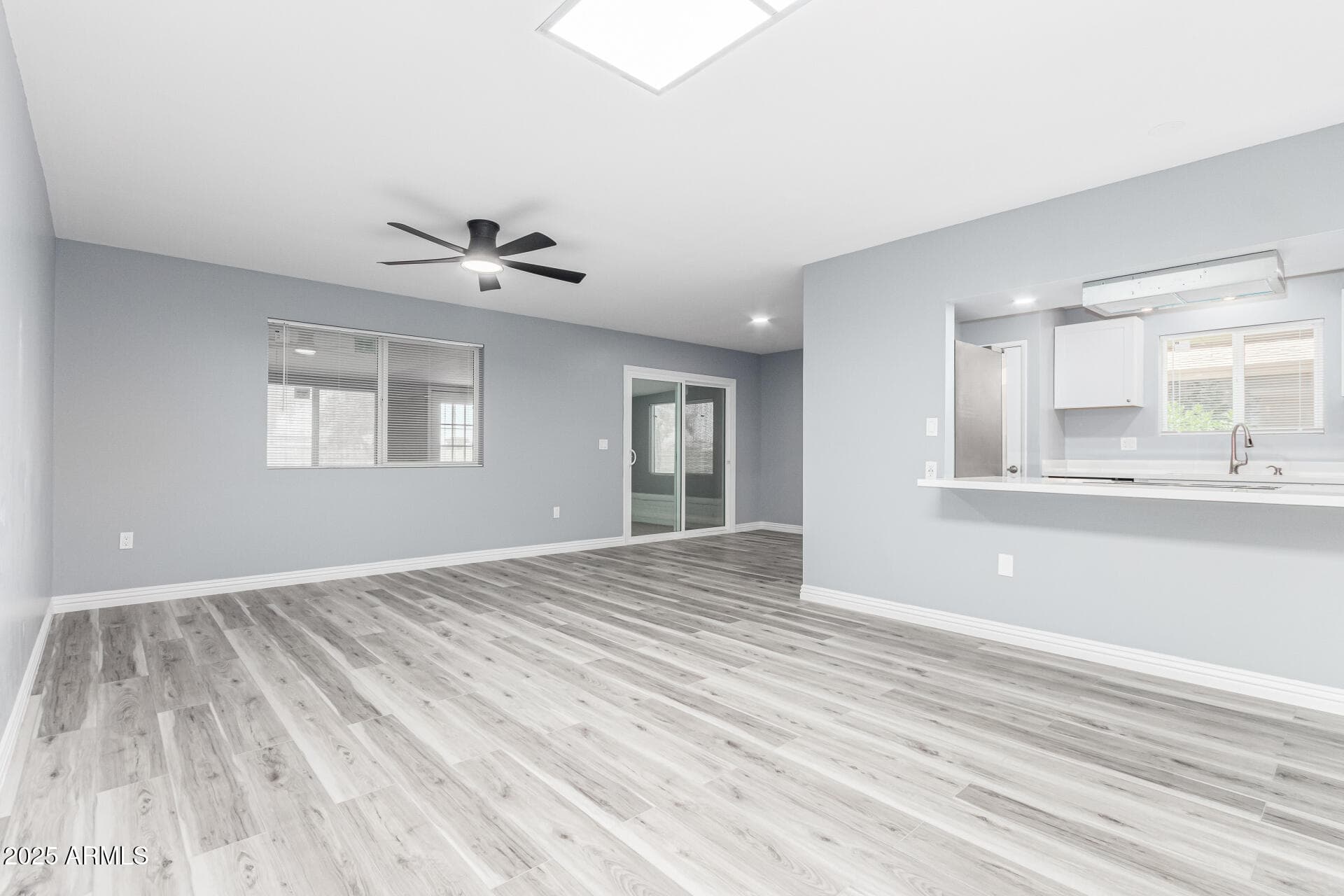 10022 W MOUNTAIN VIEW RD - See more photos