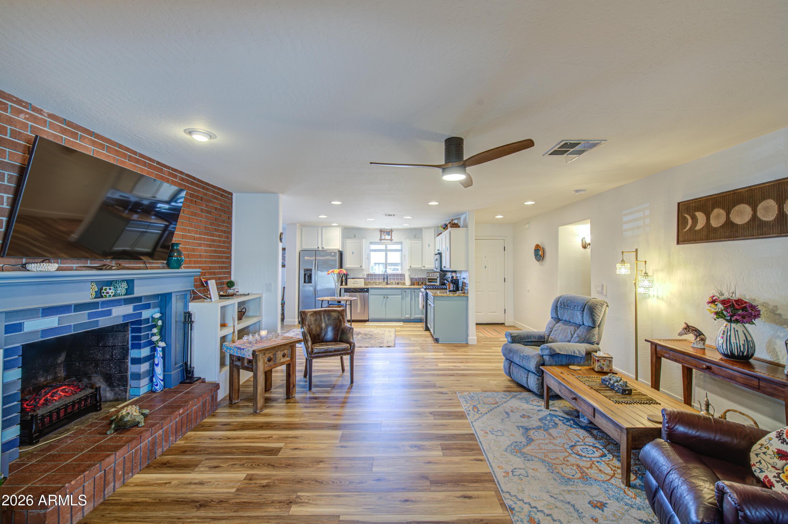 7308 E Polk St — photo 2
