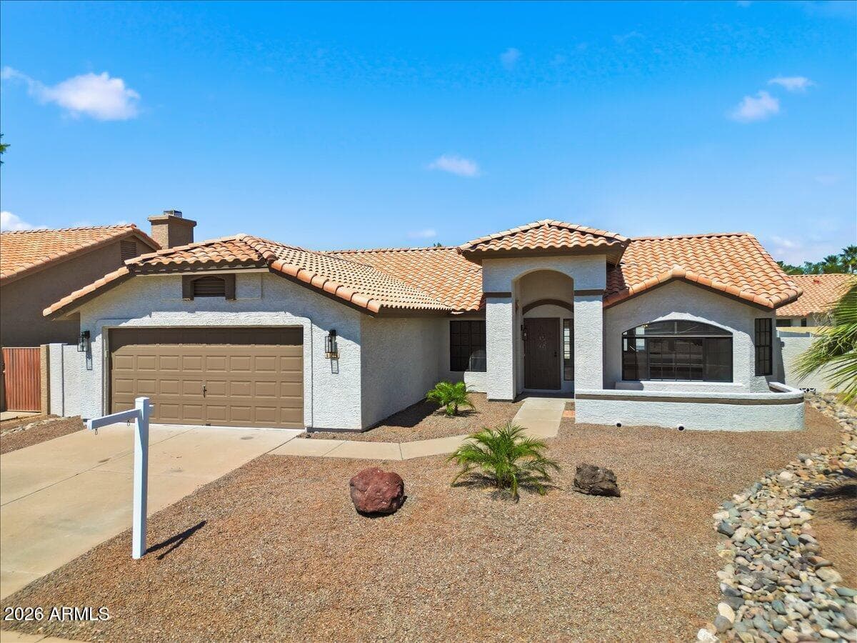 816 E Courtney Ln — photo 1