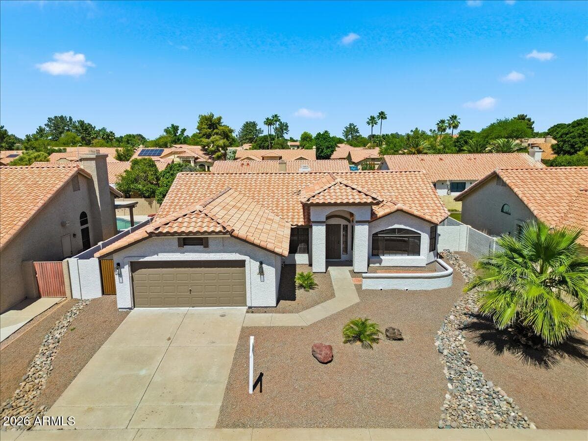 816 E Courtney Ln — photo 2