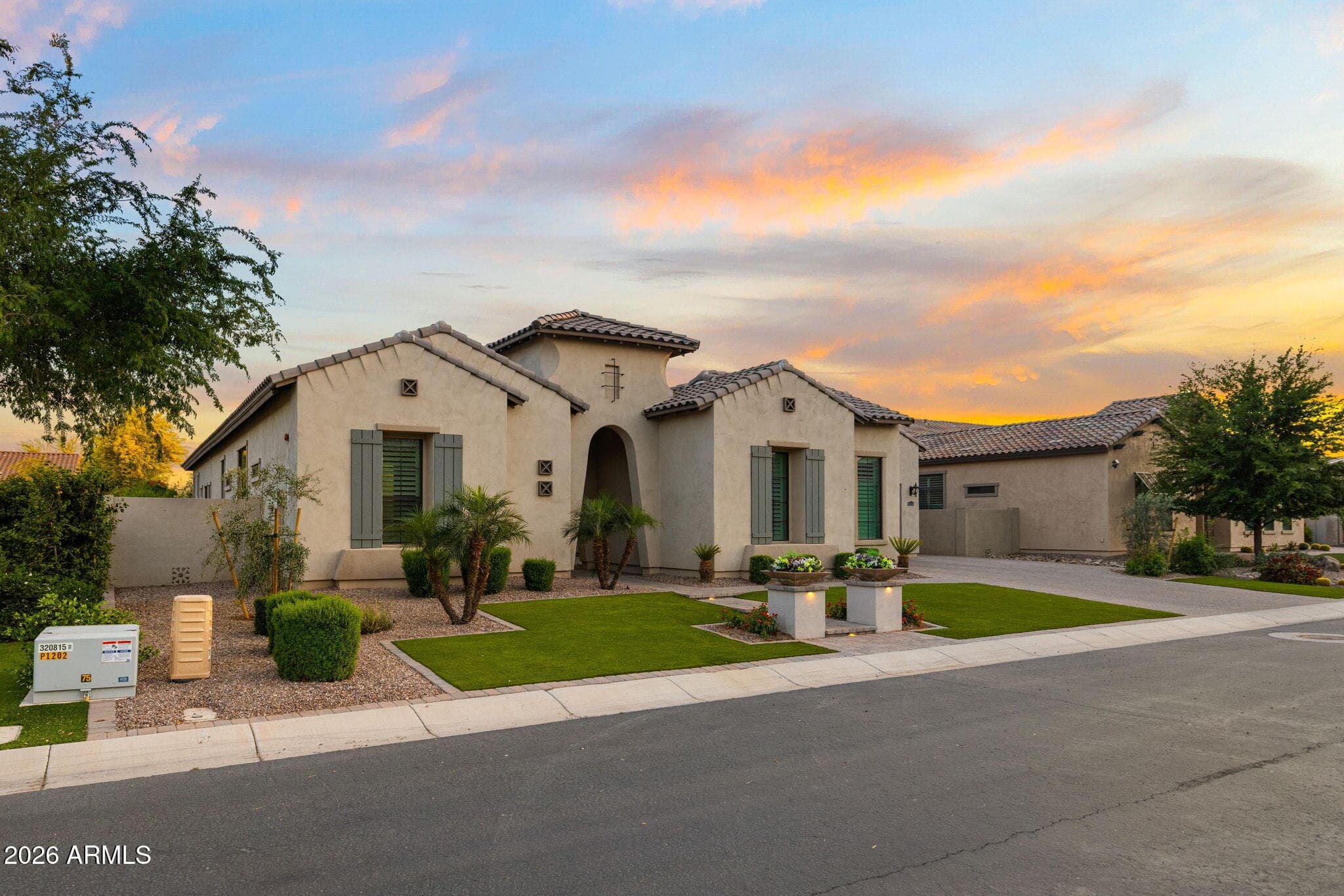 2537 E Turnberry Dr — photo 2