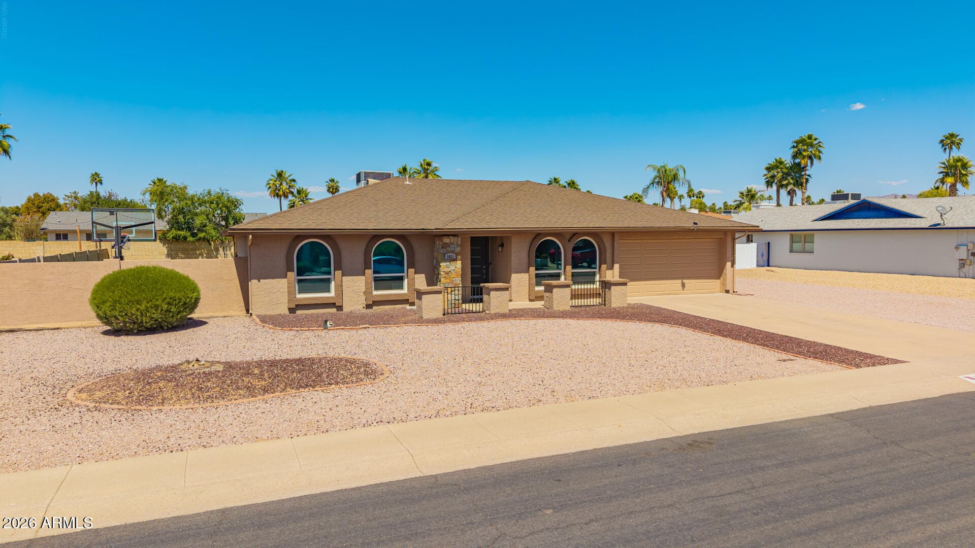 5828 E Ludlow Dr — photo 2