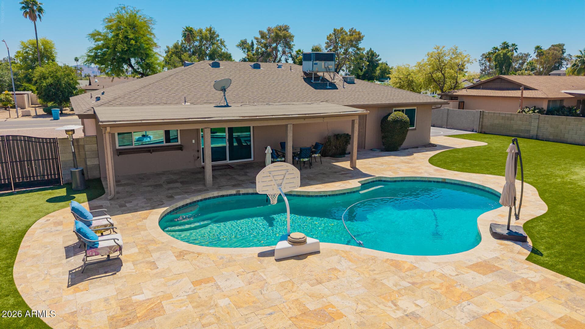 5828 E Ludlow Dr — photo 1
