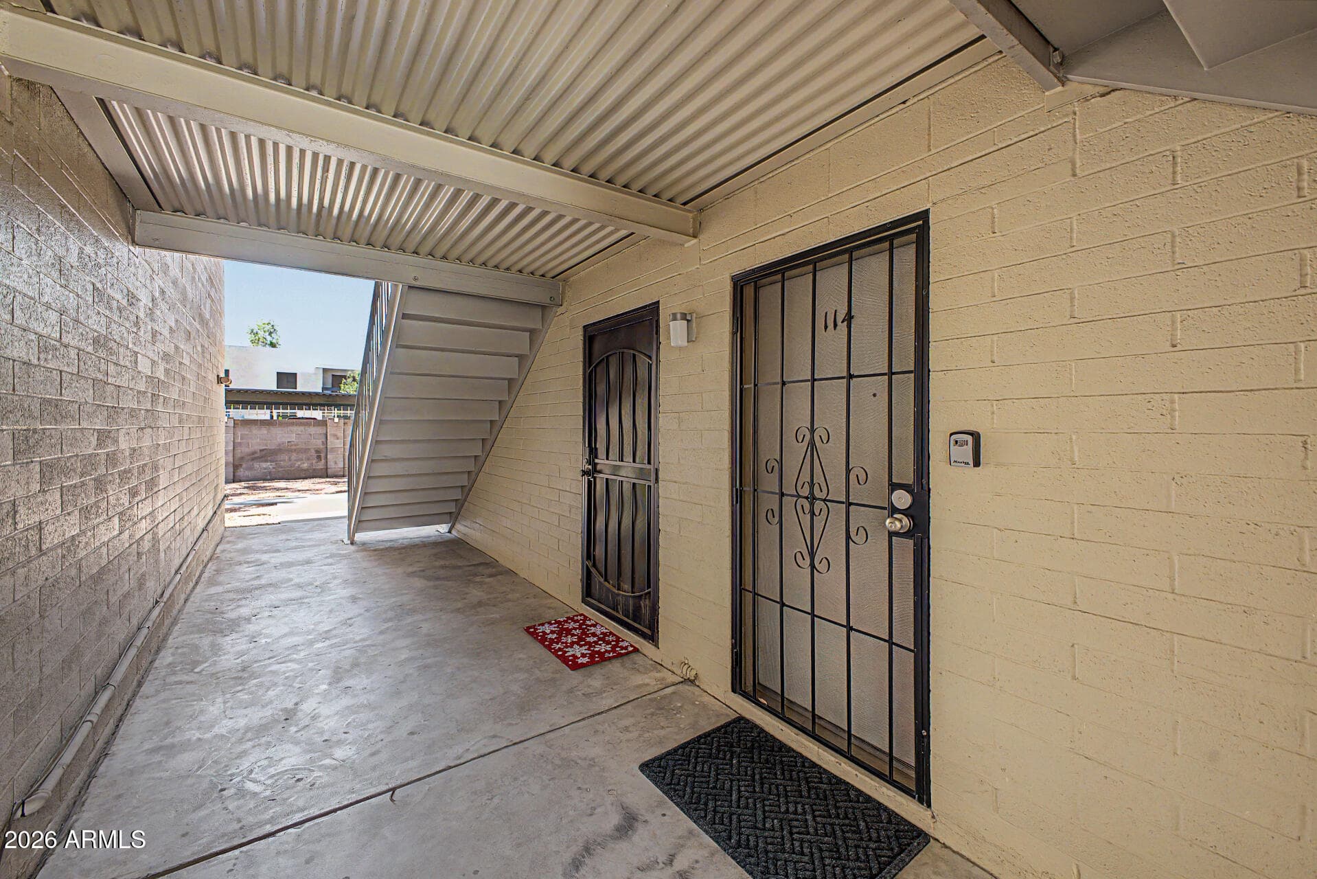2633 W Rose Ln B114 — photo 1