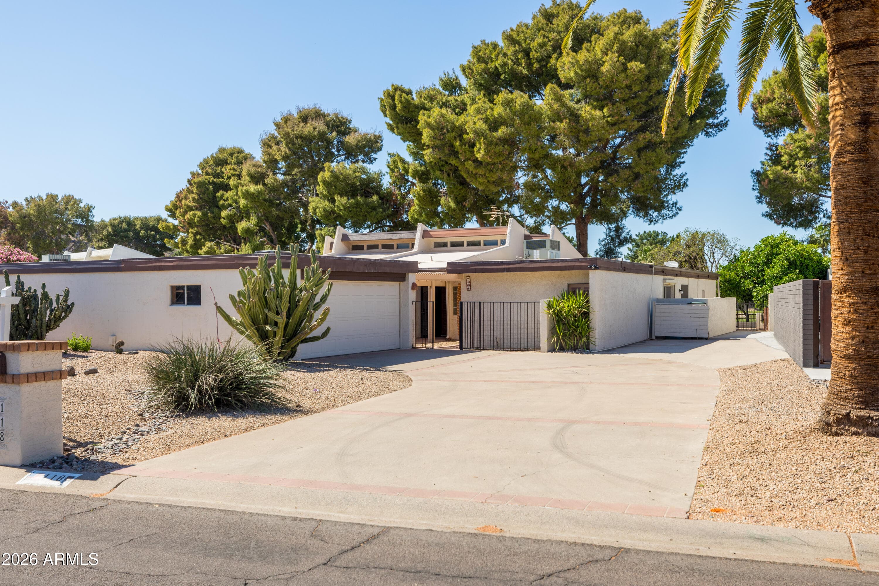 118 W Tam Oshanter Dr — photo 1