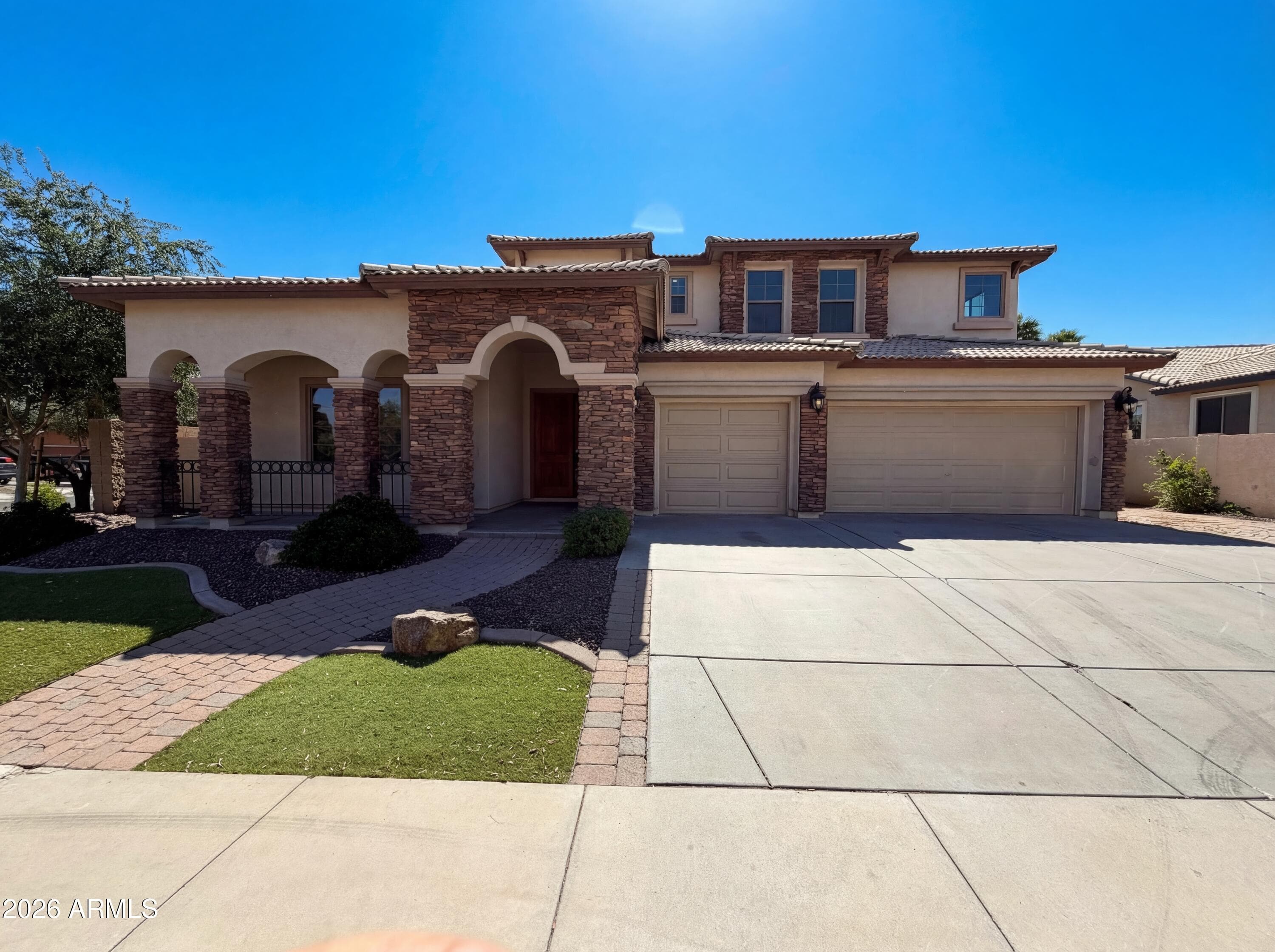 18331 W Ivy Ln — photo 1