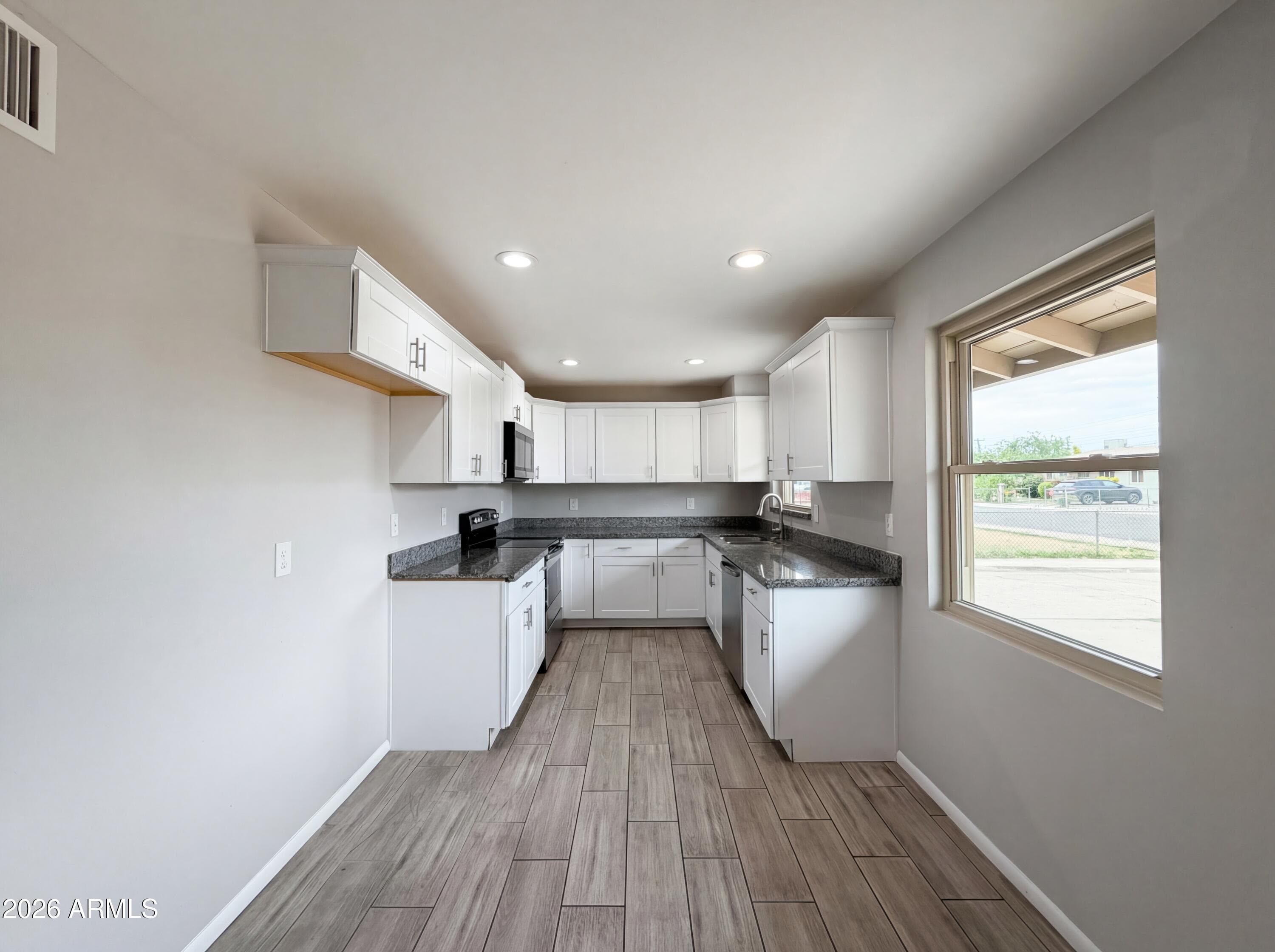 1331 E Elton Ave — photo 2