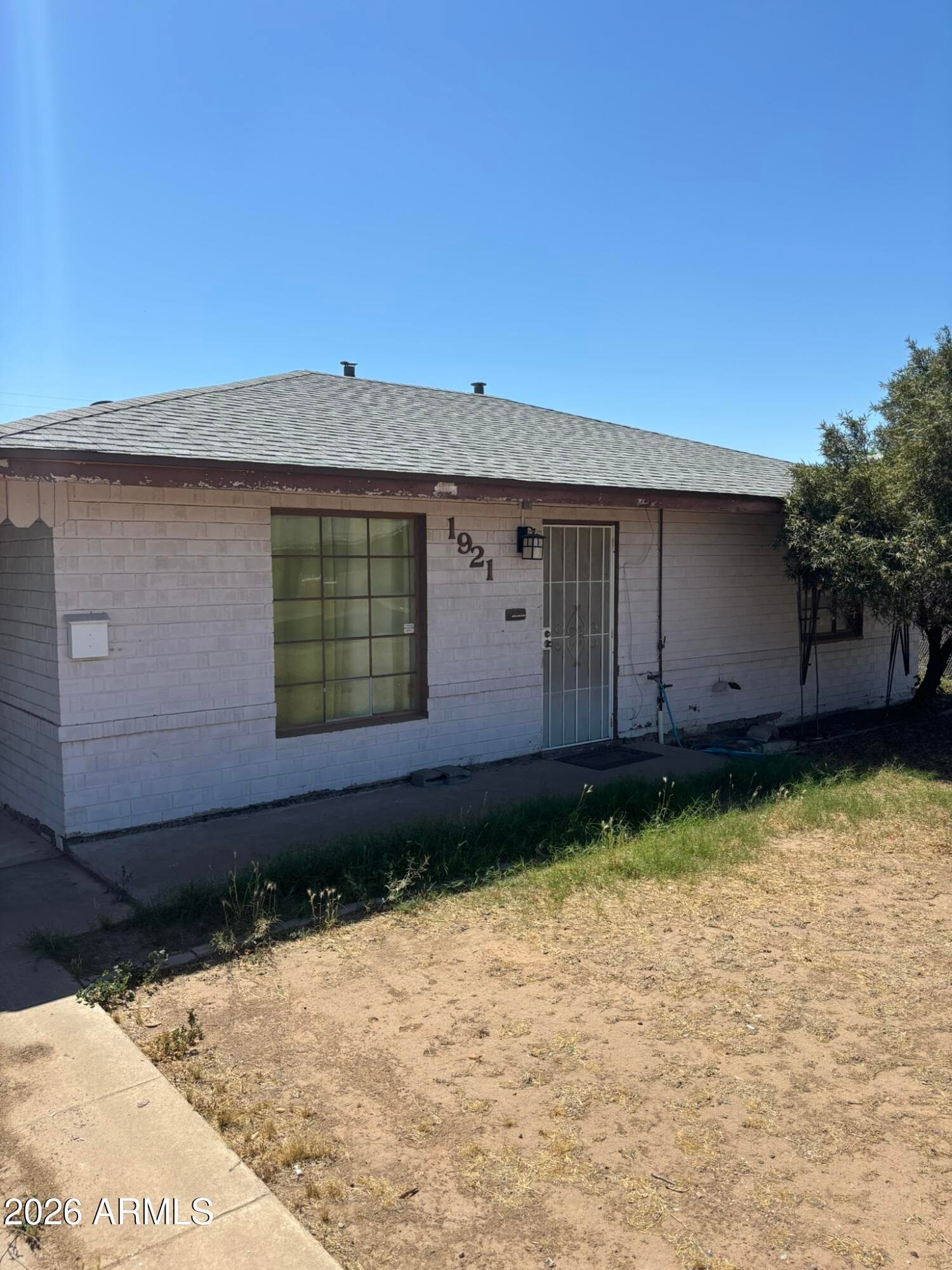 1921 W Whitton Ave — photo 1