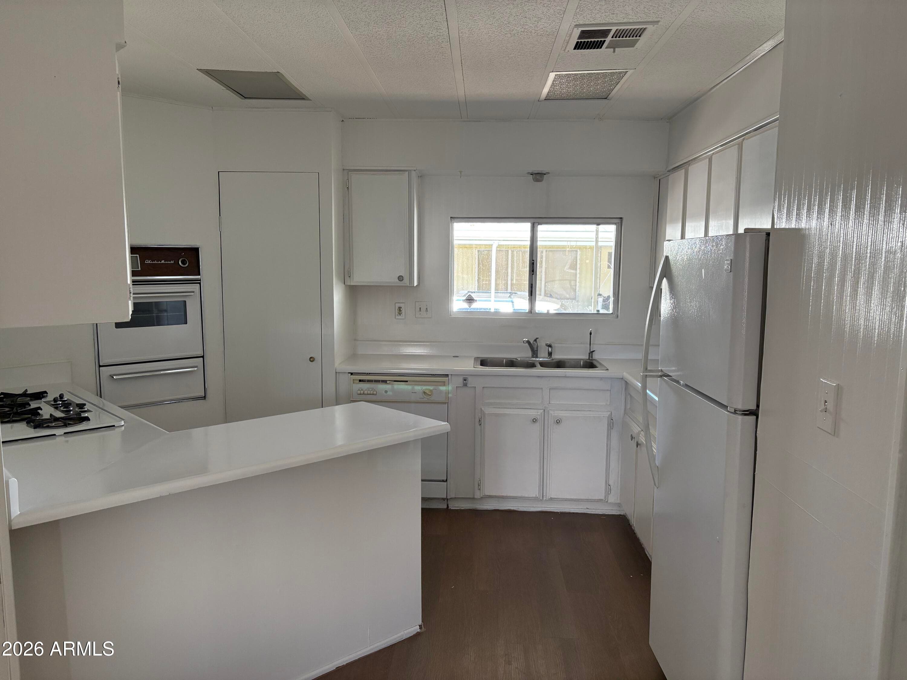 5747 W MISSOURI AVE - See more photos