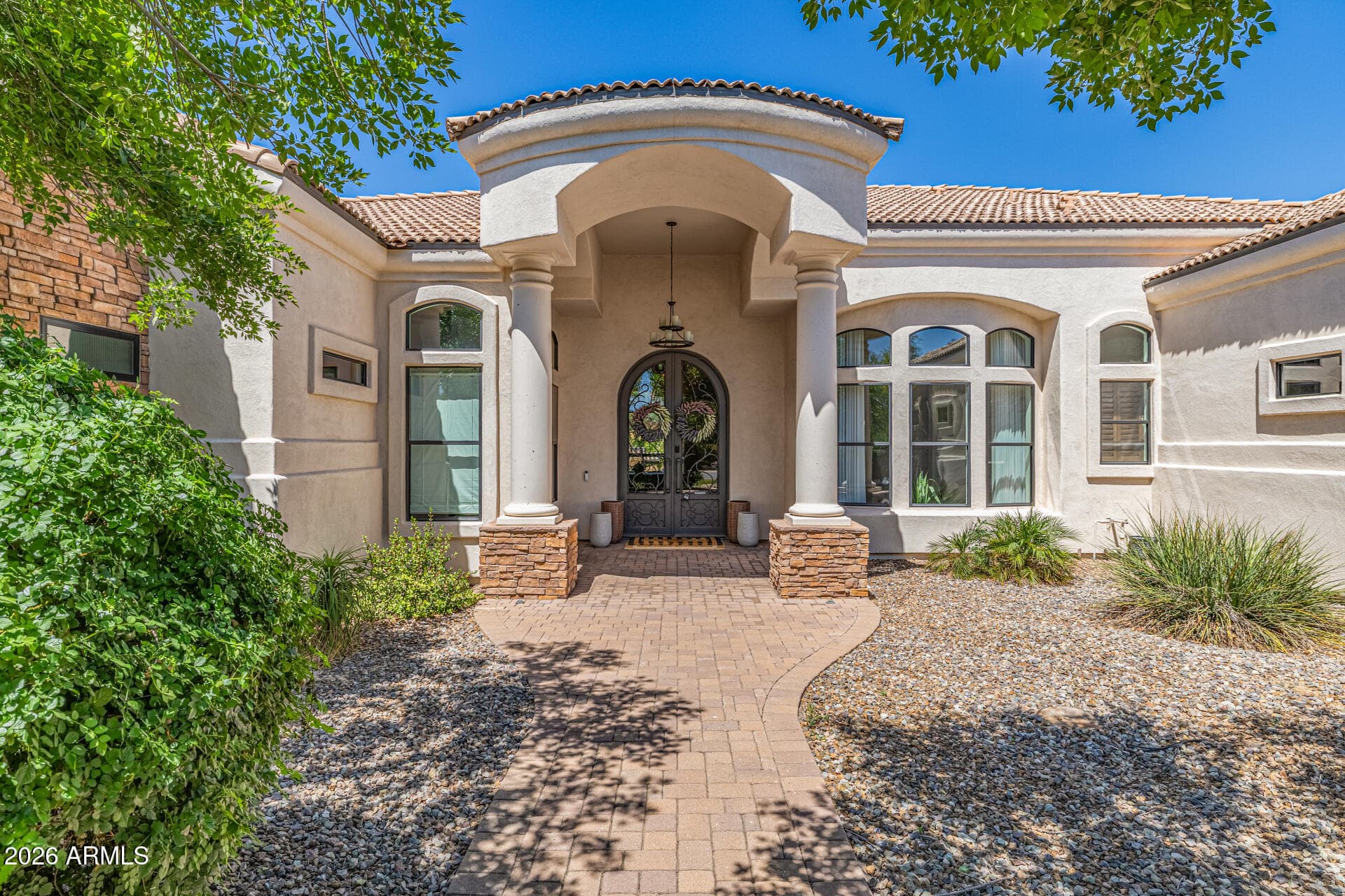 2816 E Clark Dr — photo 2