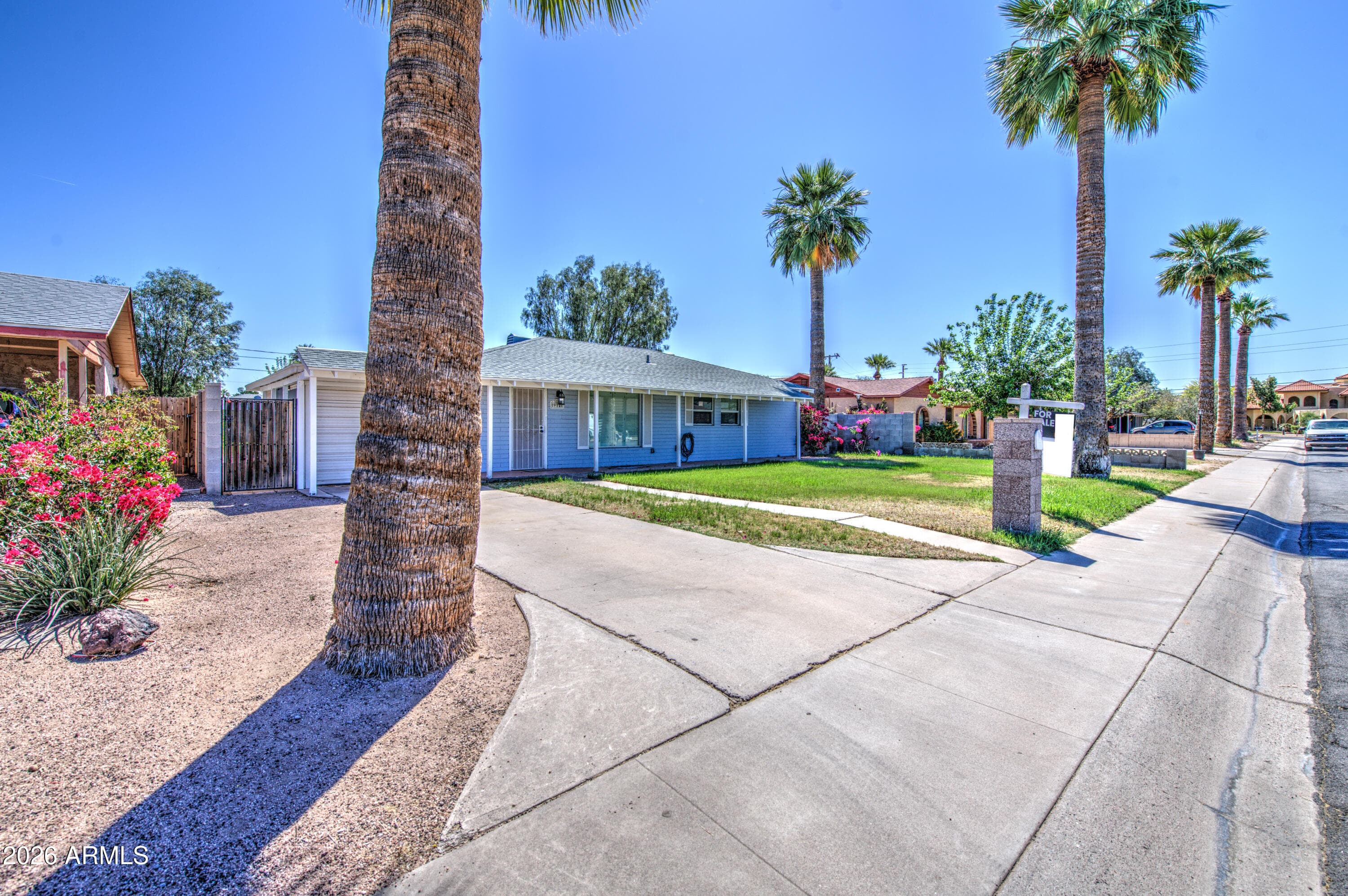914 N Cameron Ave — photo 1