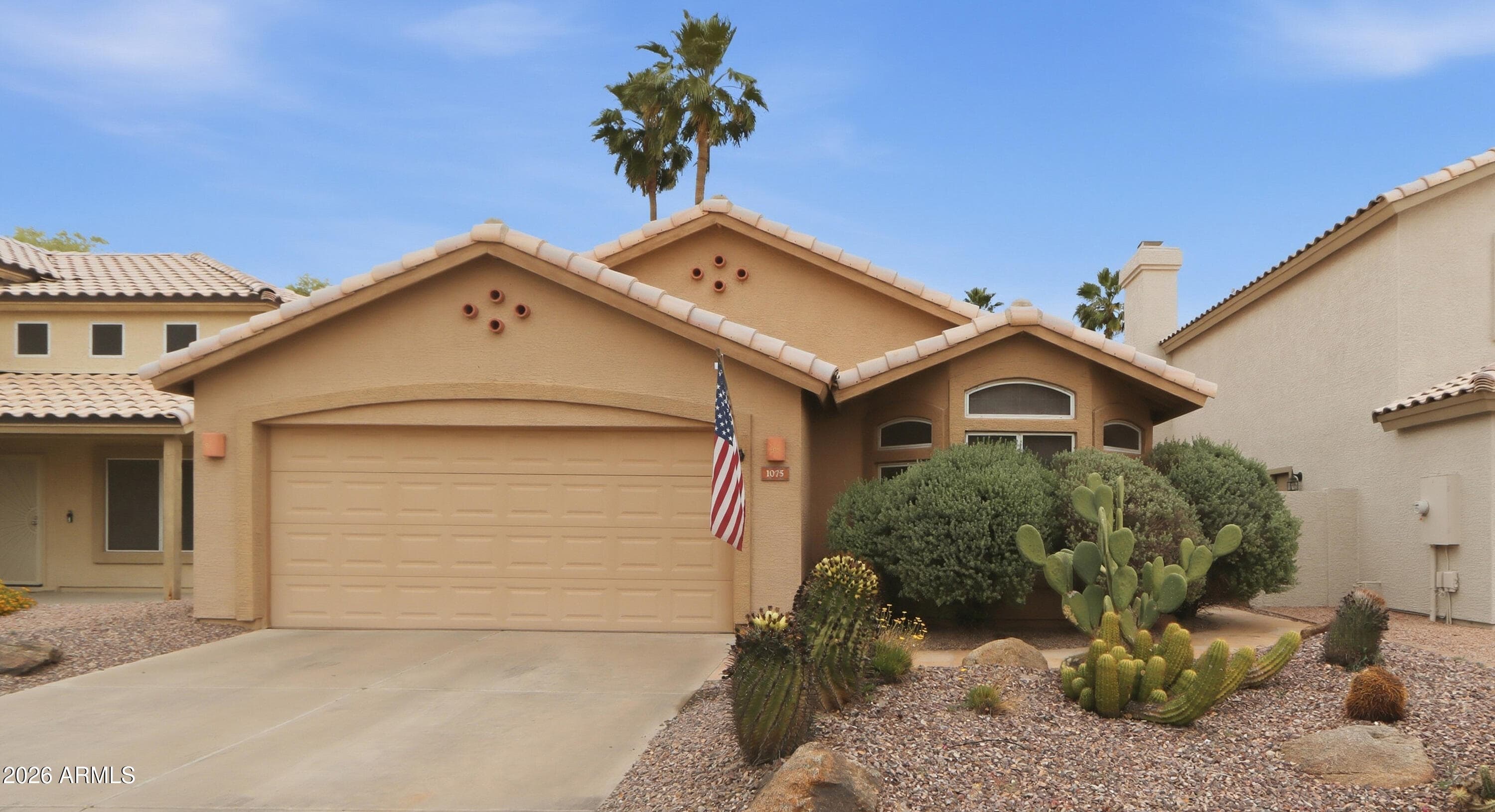 1075 N Saguaro St — photo 1