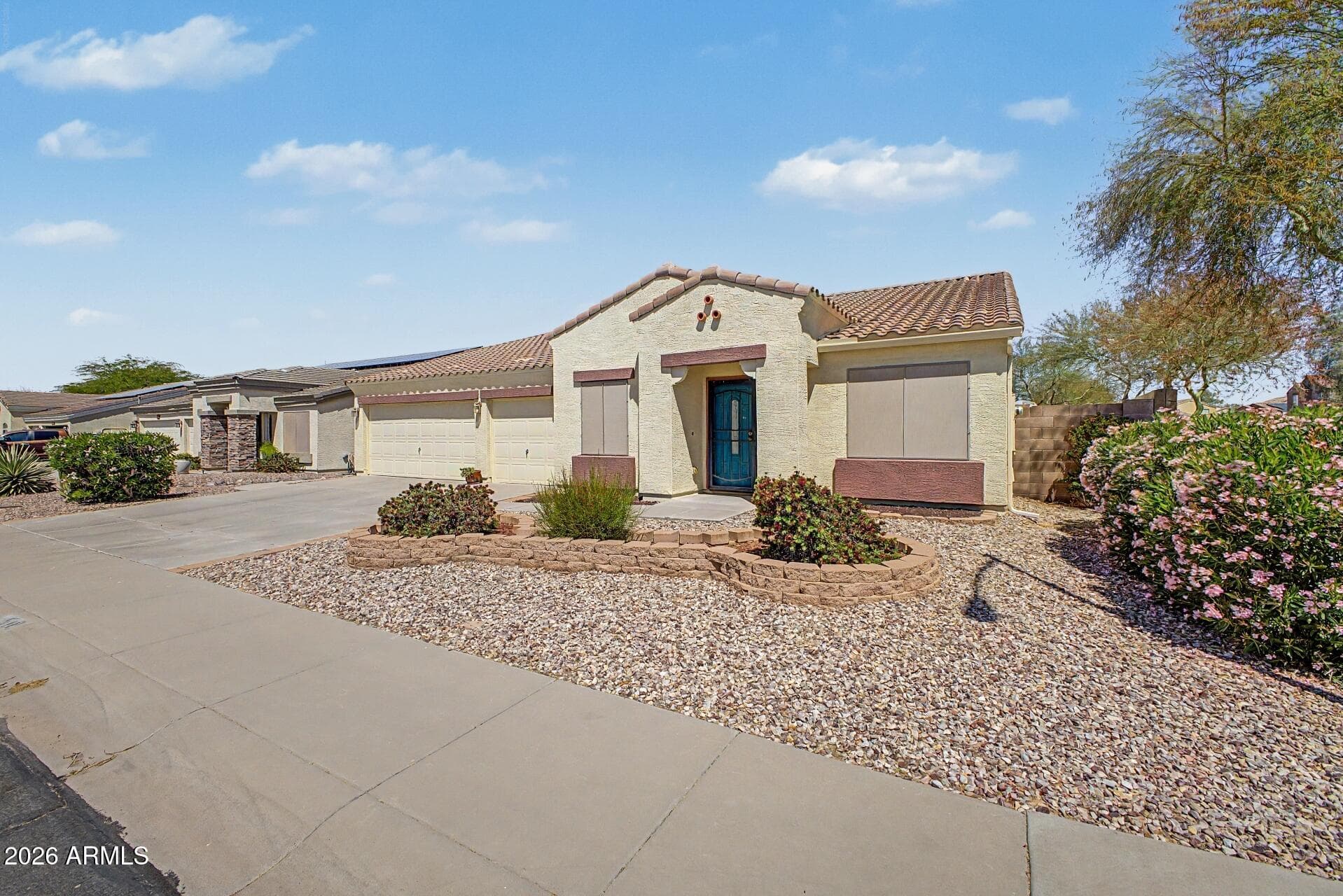 518 E Black Diamond Dr — photo 2