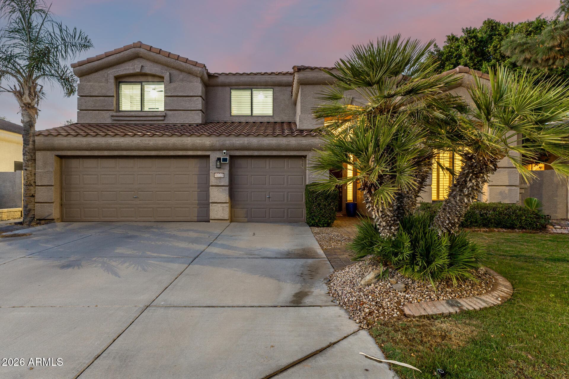 714 W Desert Broom Dr — photo 1