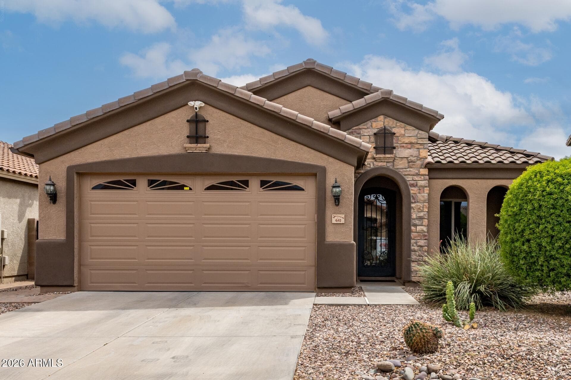 641 W Mesquite Tree Ln — photo 1