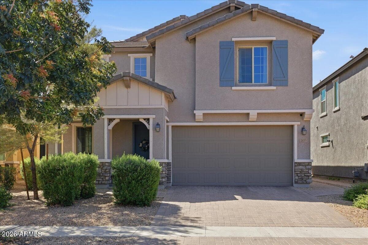 2435 E Saint Catherine Ave — photo 1