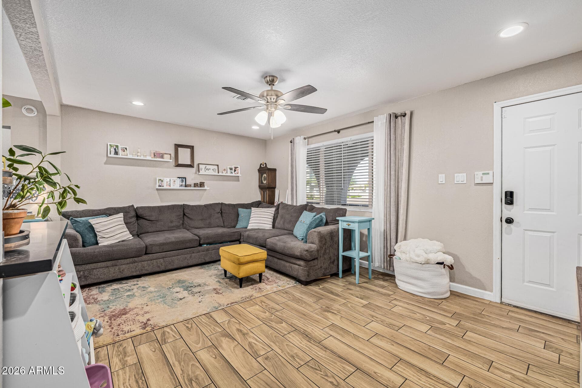 6407 E Aspen Ave — photo 2