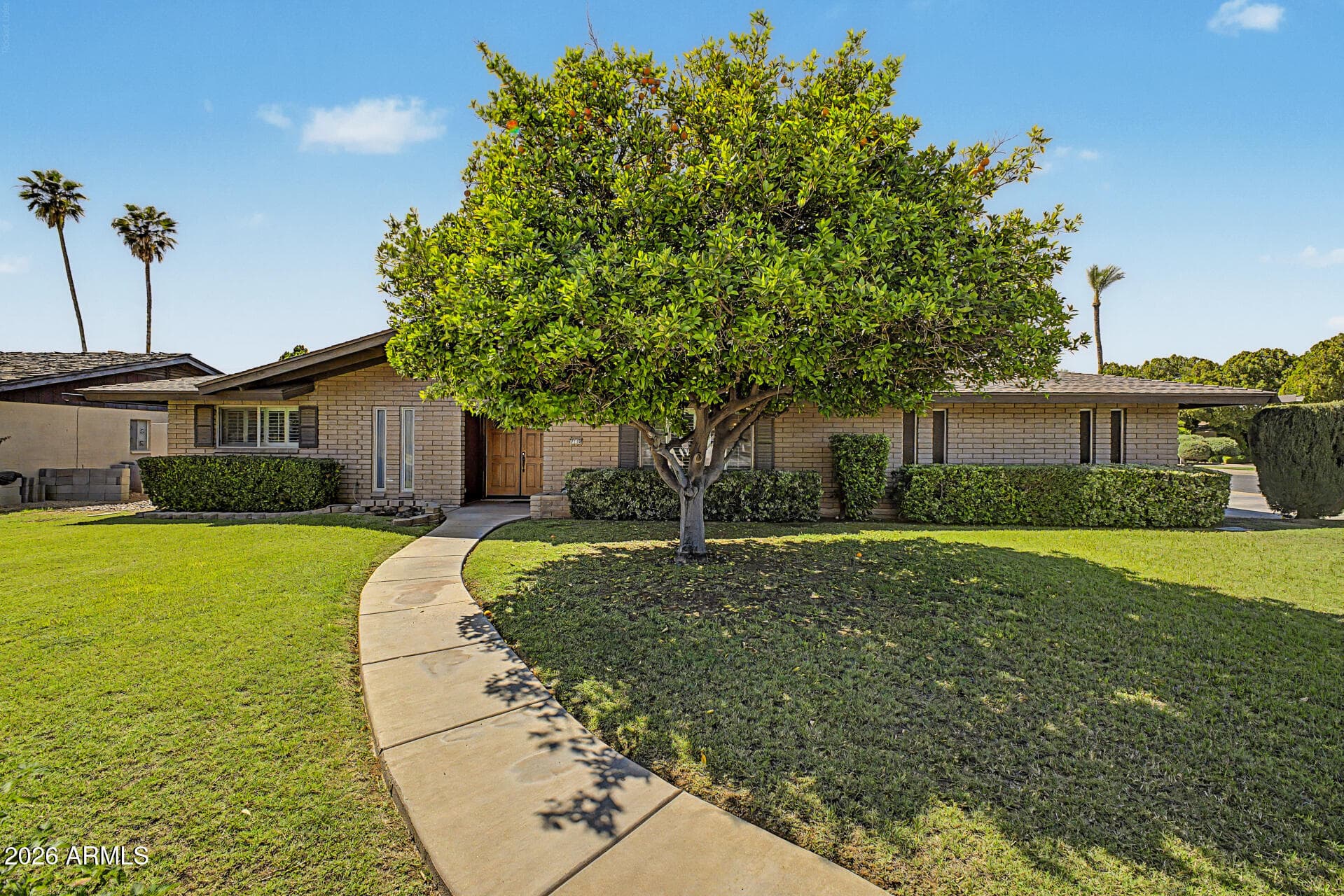 7138 N 11th Ave — photo 2